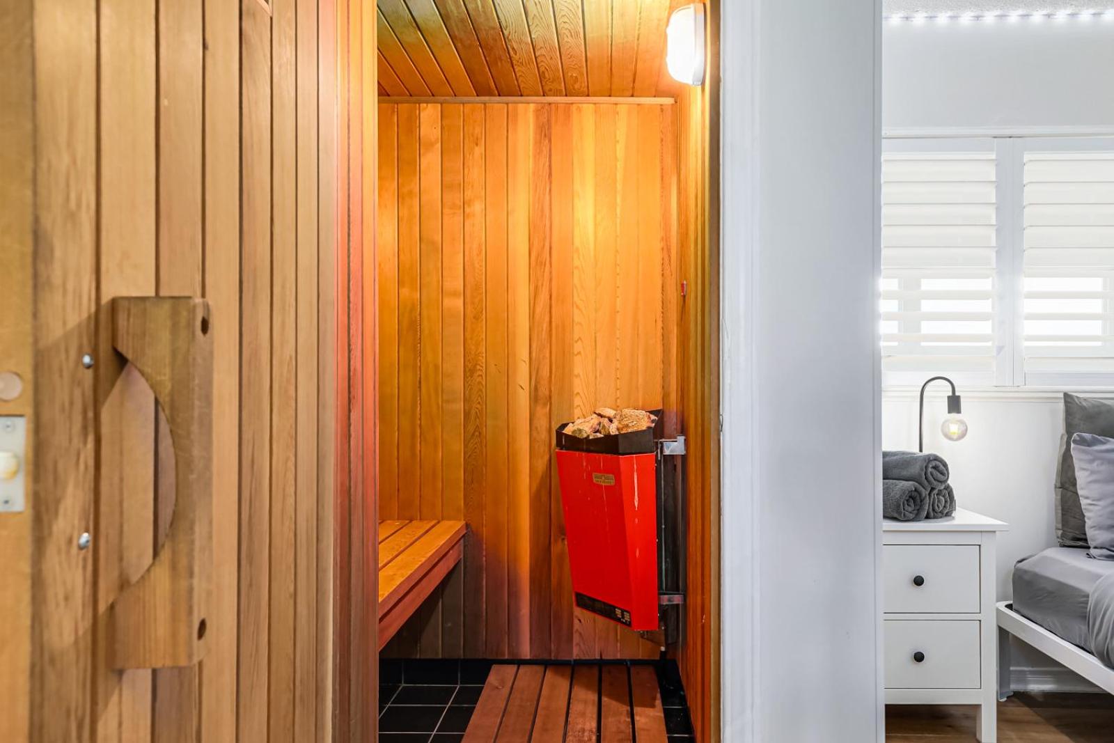 Stunning Townhouse - 3 BDRM Blue Mountain Village Sauna!
