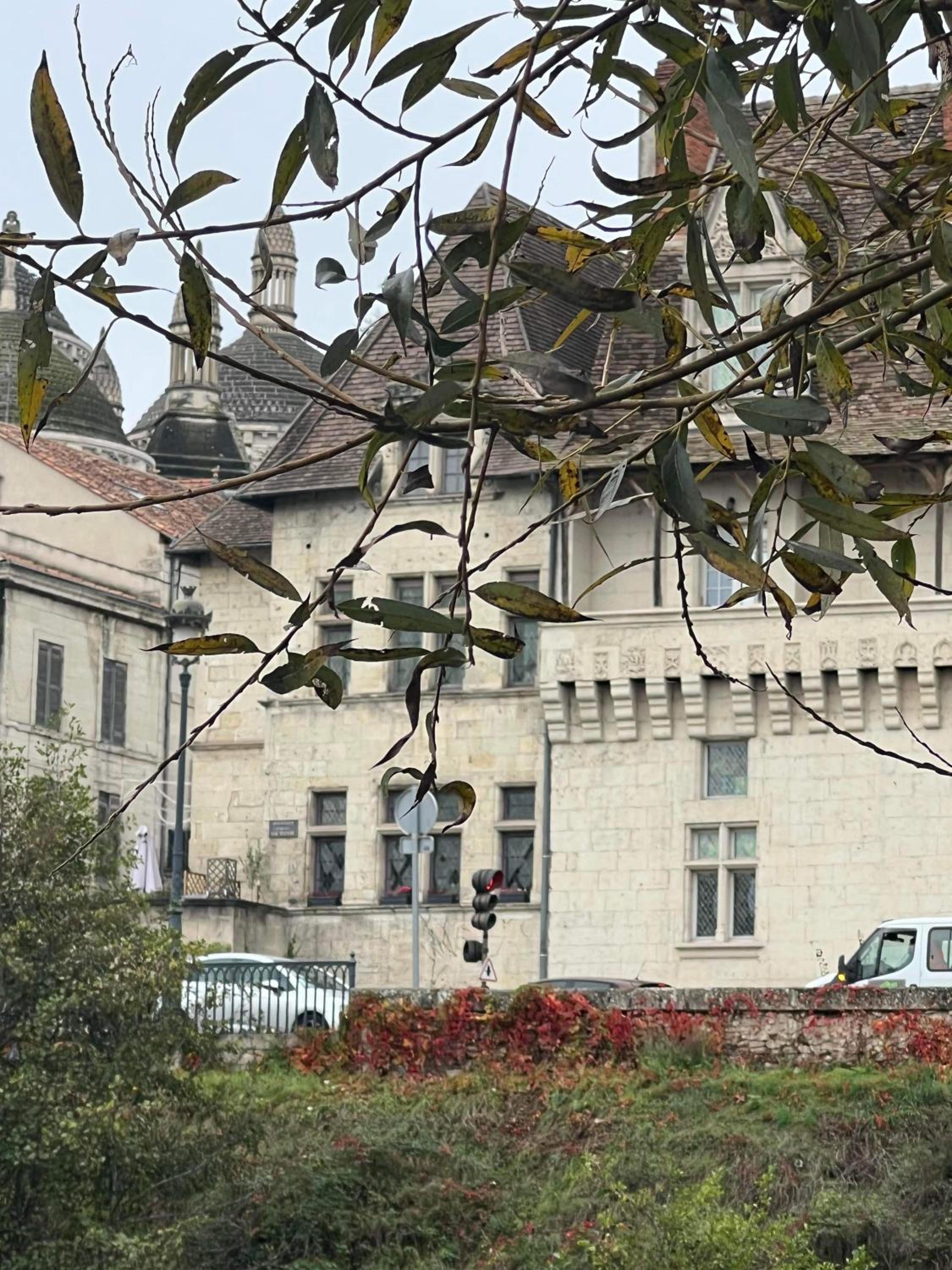 Maison DE LUR