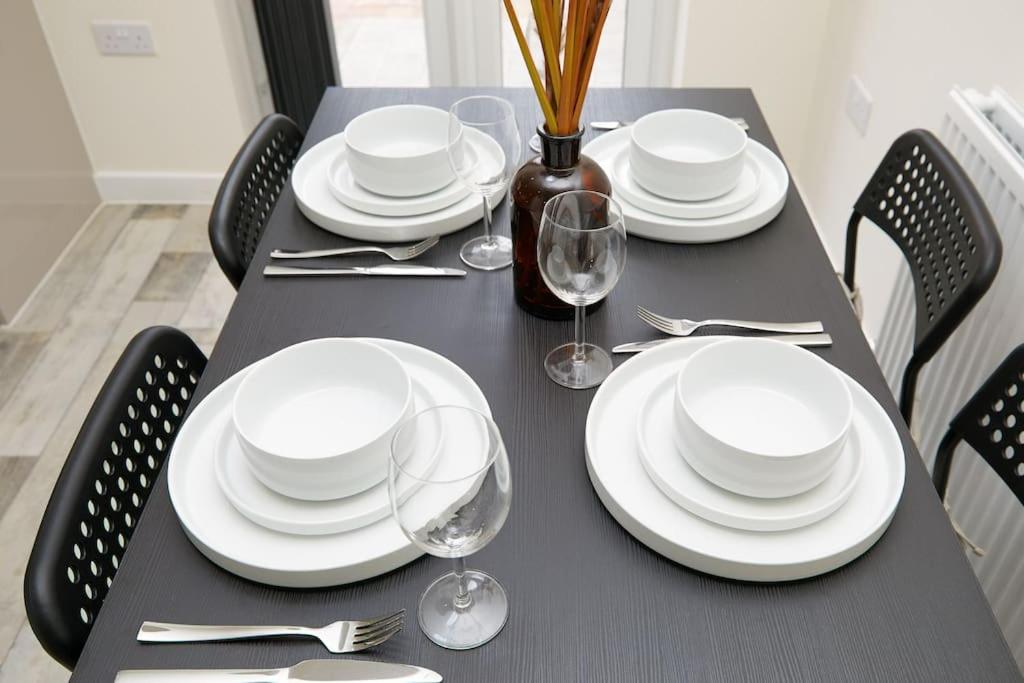 Urban Bliss, Park with Ease 3 Bed New Build Home