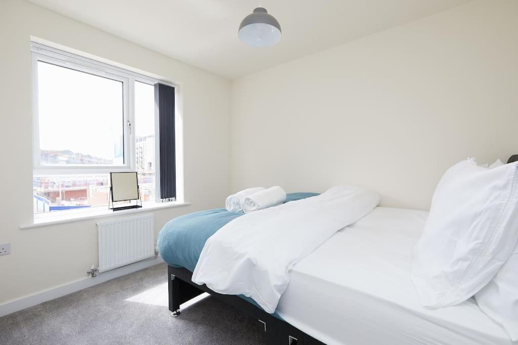 Urban Bliss, Park with Ease 3 Bed New Build Home