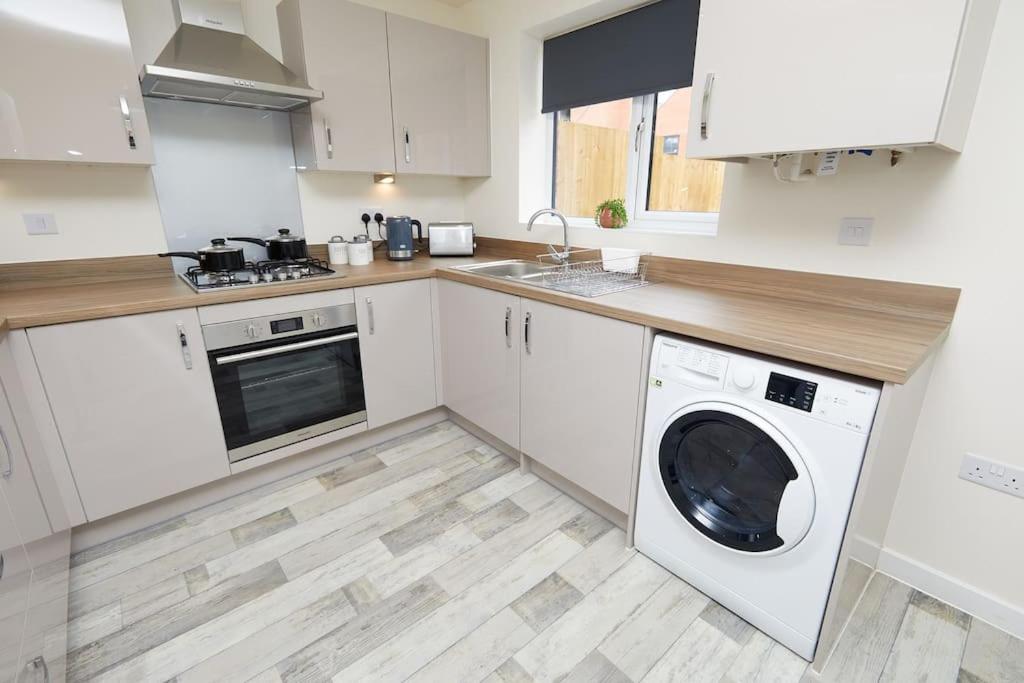 Urban Bliss, Park with Ease 3 Bed New Build Home