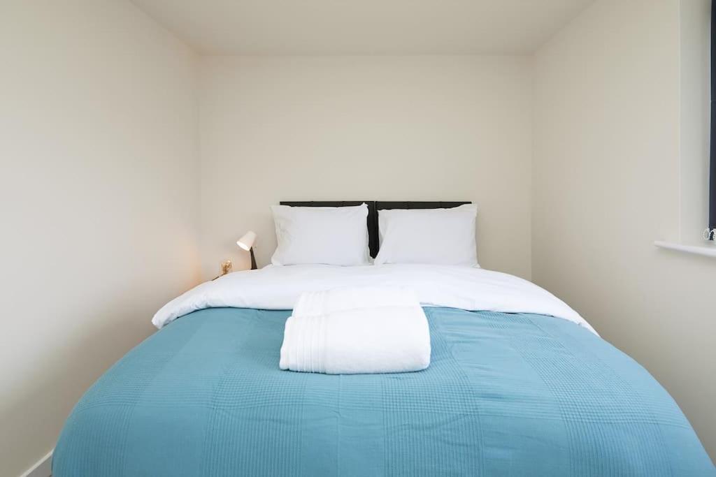 Urban Bliss, Park with Ease 3 Bed New Build Home