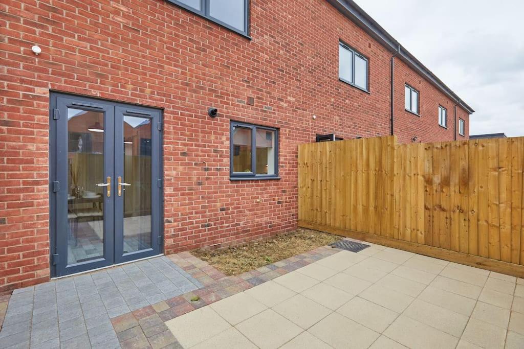 Urban Bliss, Park with Ease 3 Bed New Build Home