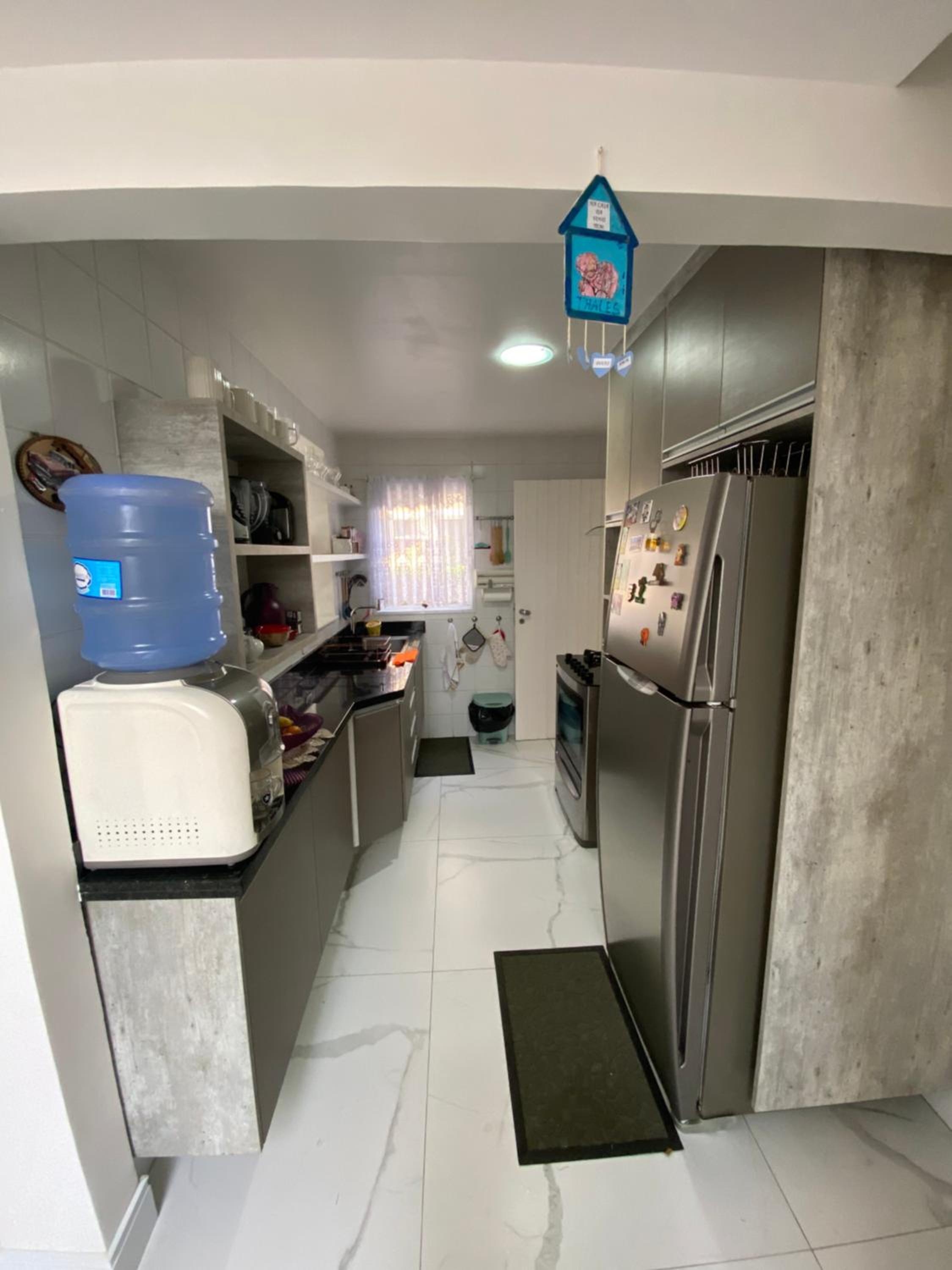 Casa com 4 quartos e 3 suítes no condomínio ferradura.
