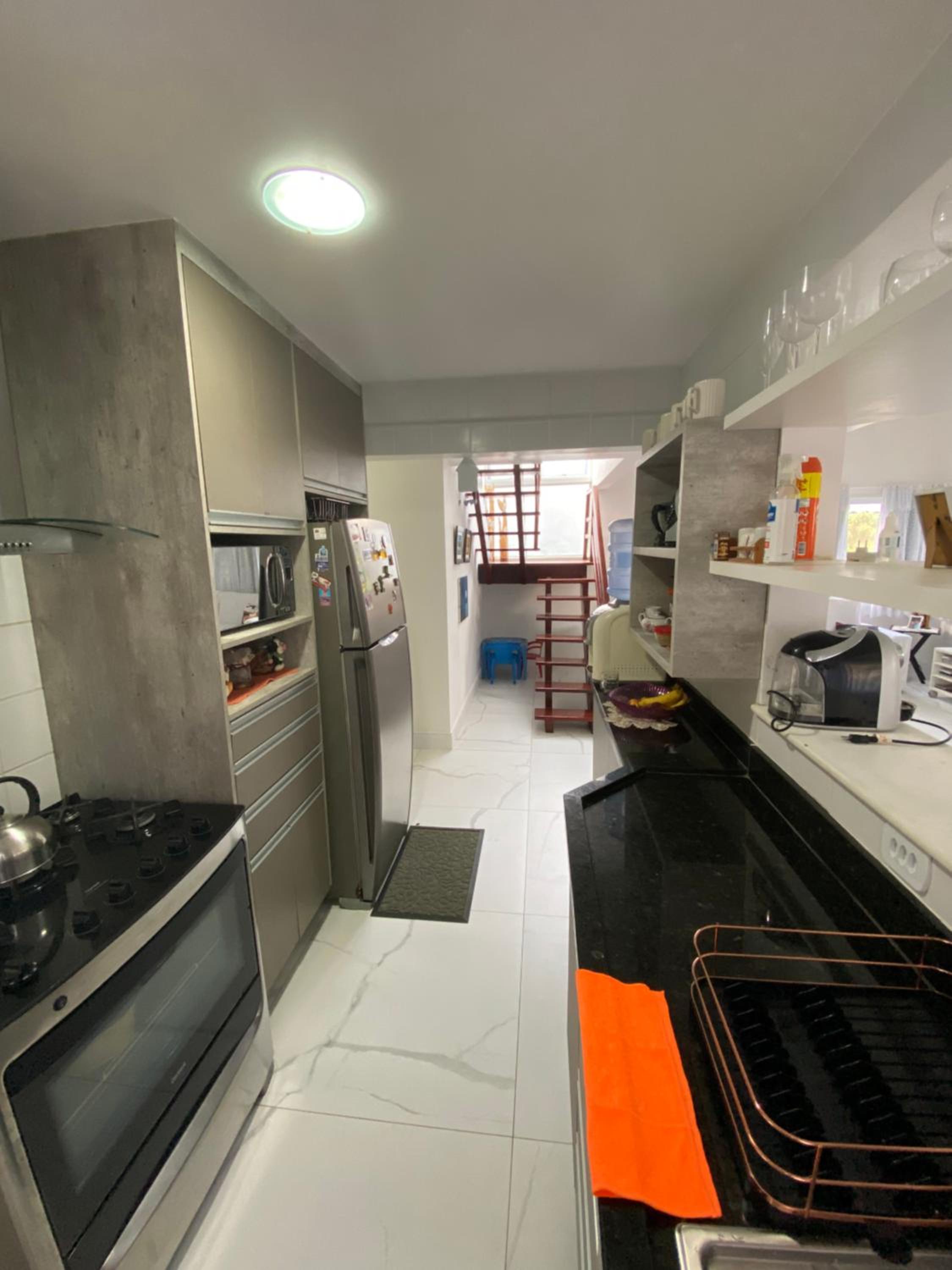 Casa com 4 quartos e 3 suítes no condomínio ferradura.
