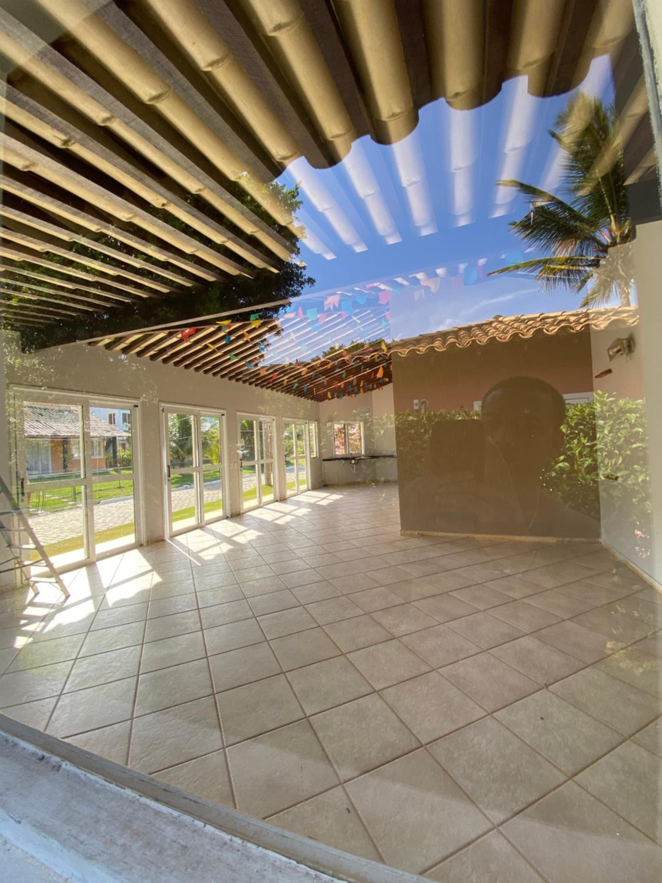 Casa com 4 quartos e 3 suítes no condomínio ferradura.
