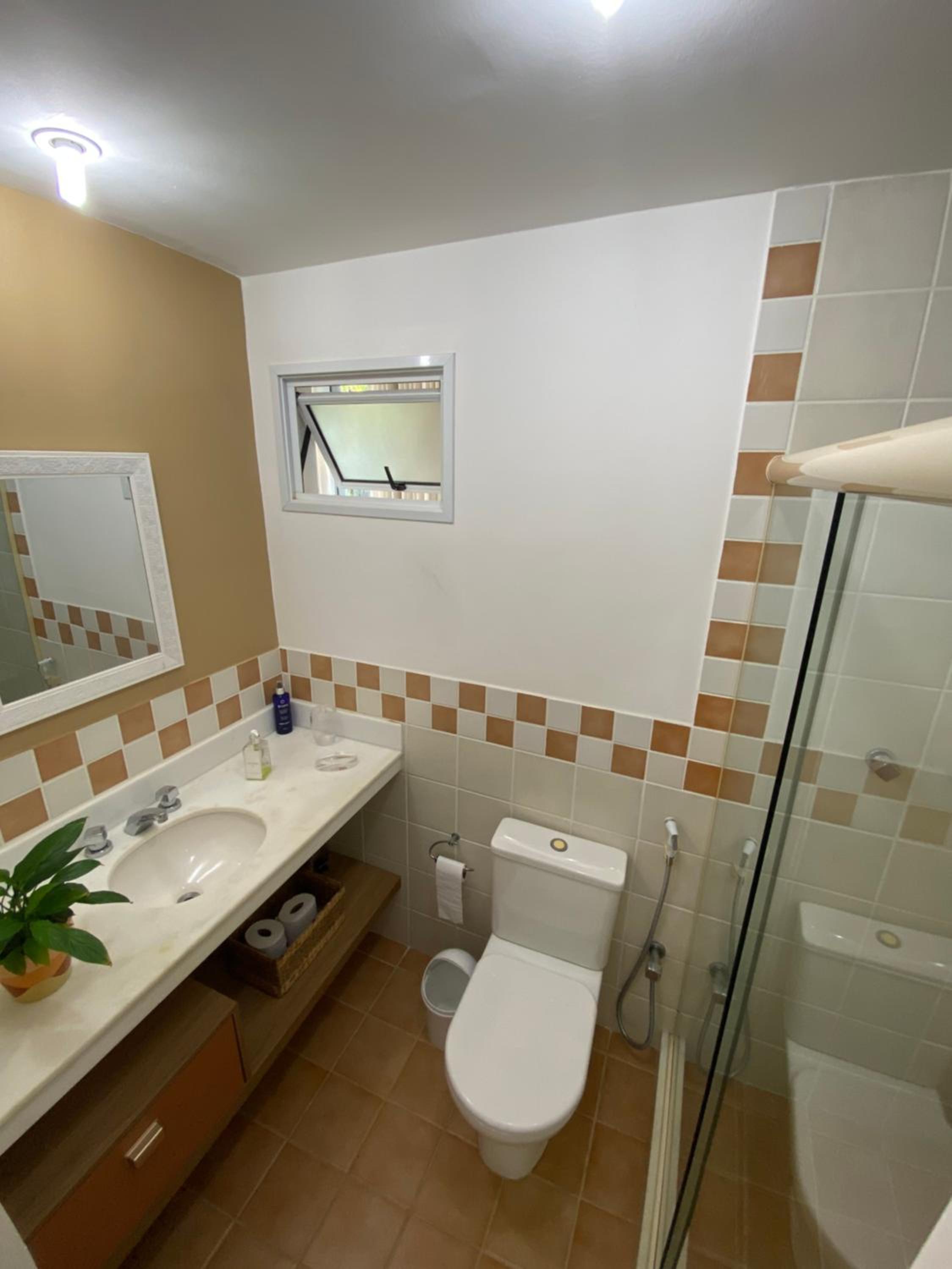 Casa com 4 quartos e 3 suítes no condomínio ferradura.