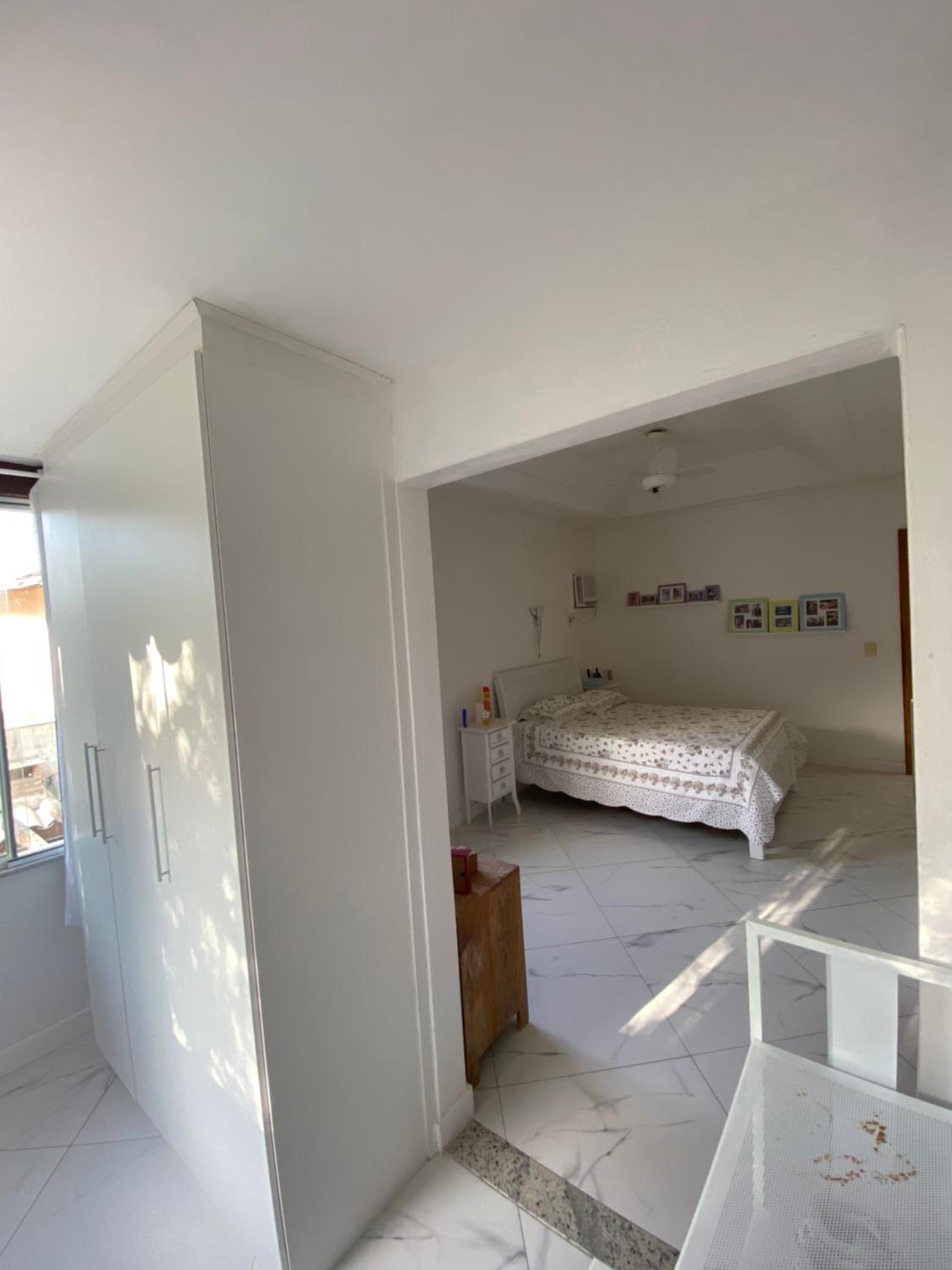 Casa com 4 quartos e 3 suítes no condomínio ferradura.