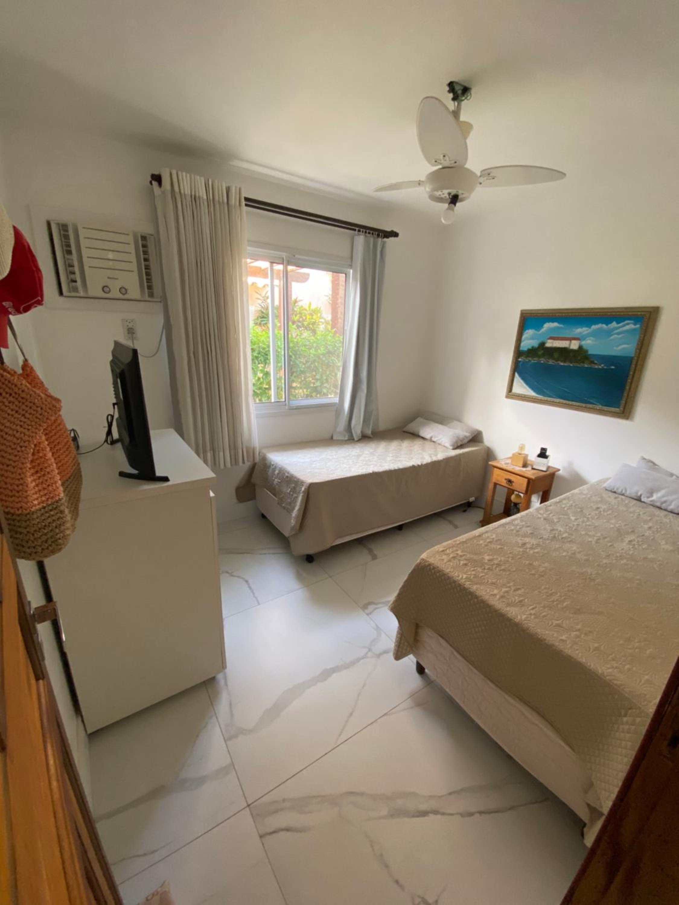 Casa com 4 quartos e 3 suítes no condomínio ferradura.