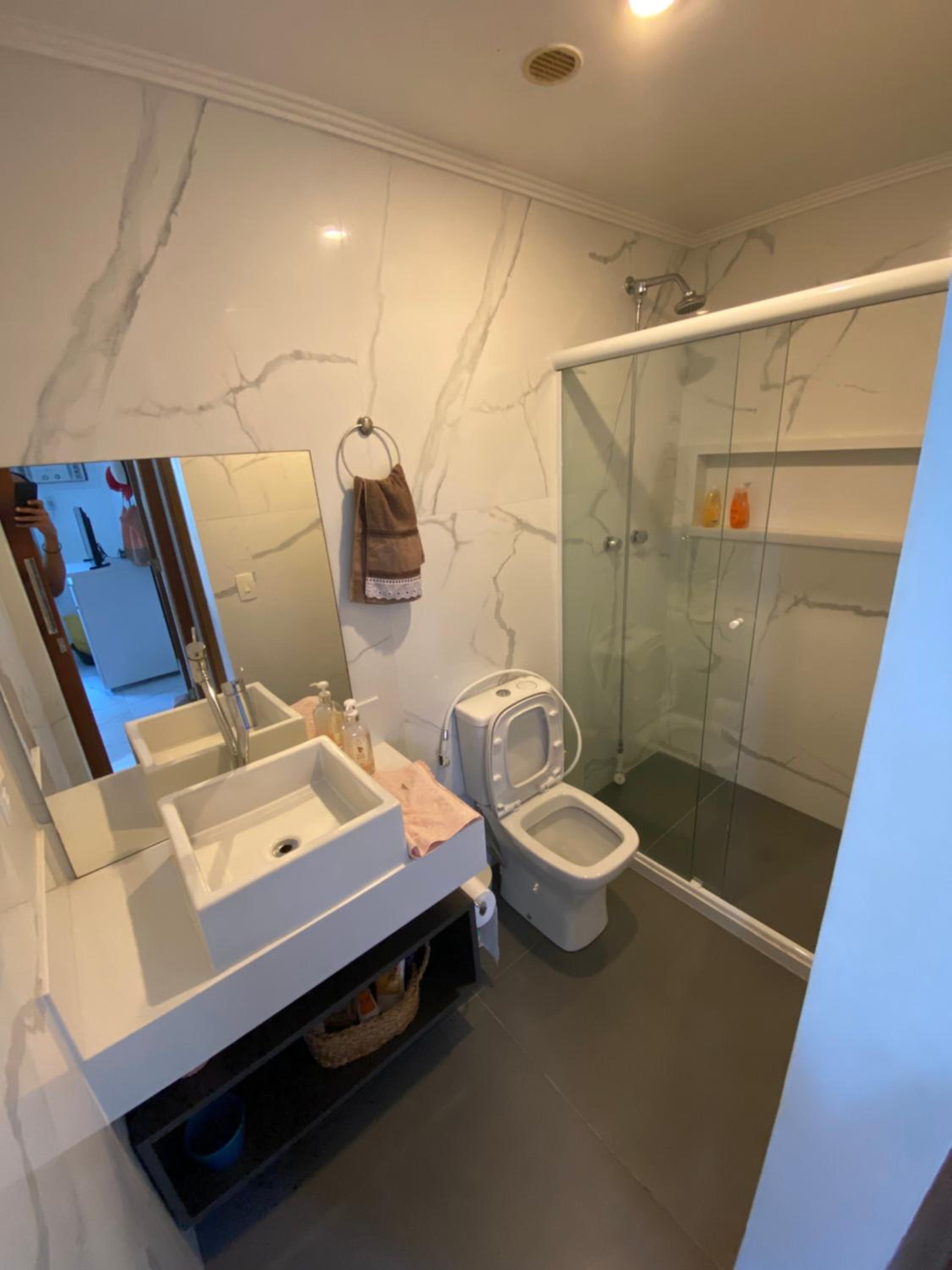 Casa com 4 quartos e 3 suítes no condomínio ferradura.