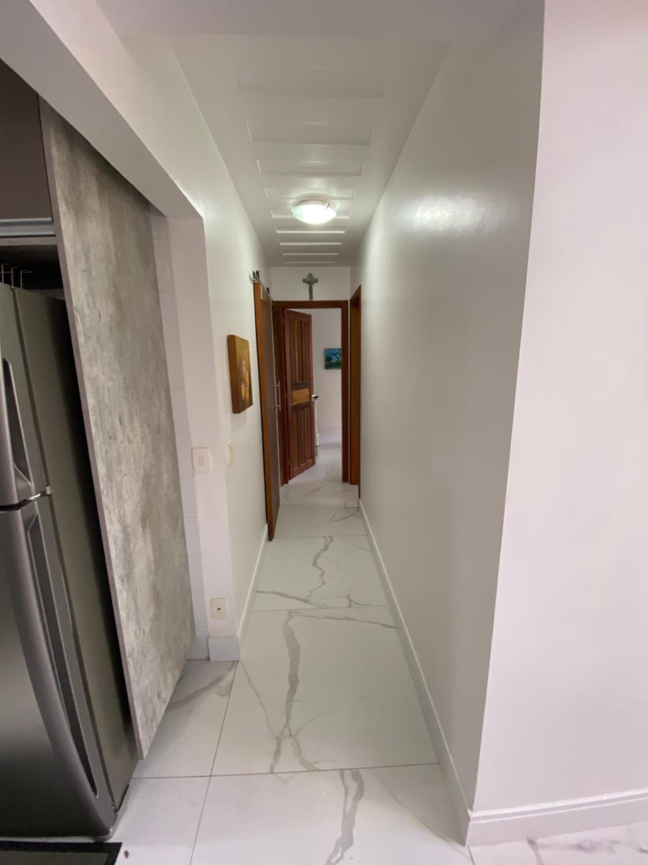 Casa com 4 quartos e 3 suítes no condomínio ferradura.