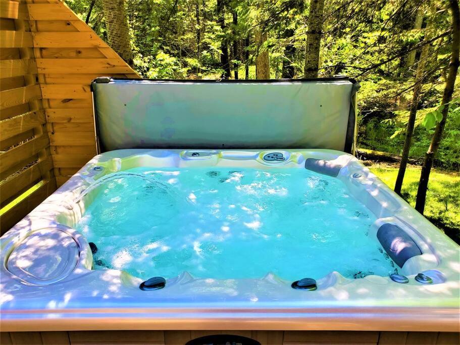 Exclusive 2 Chalet Stay-HotTub-Fireplace-Beachside view 4