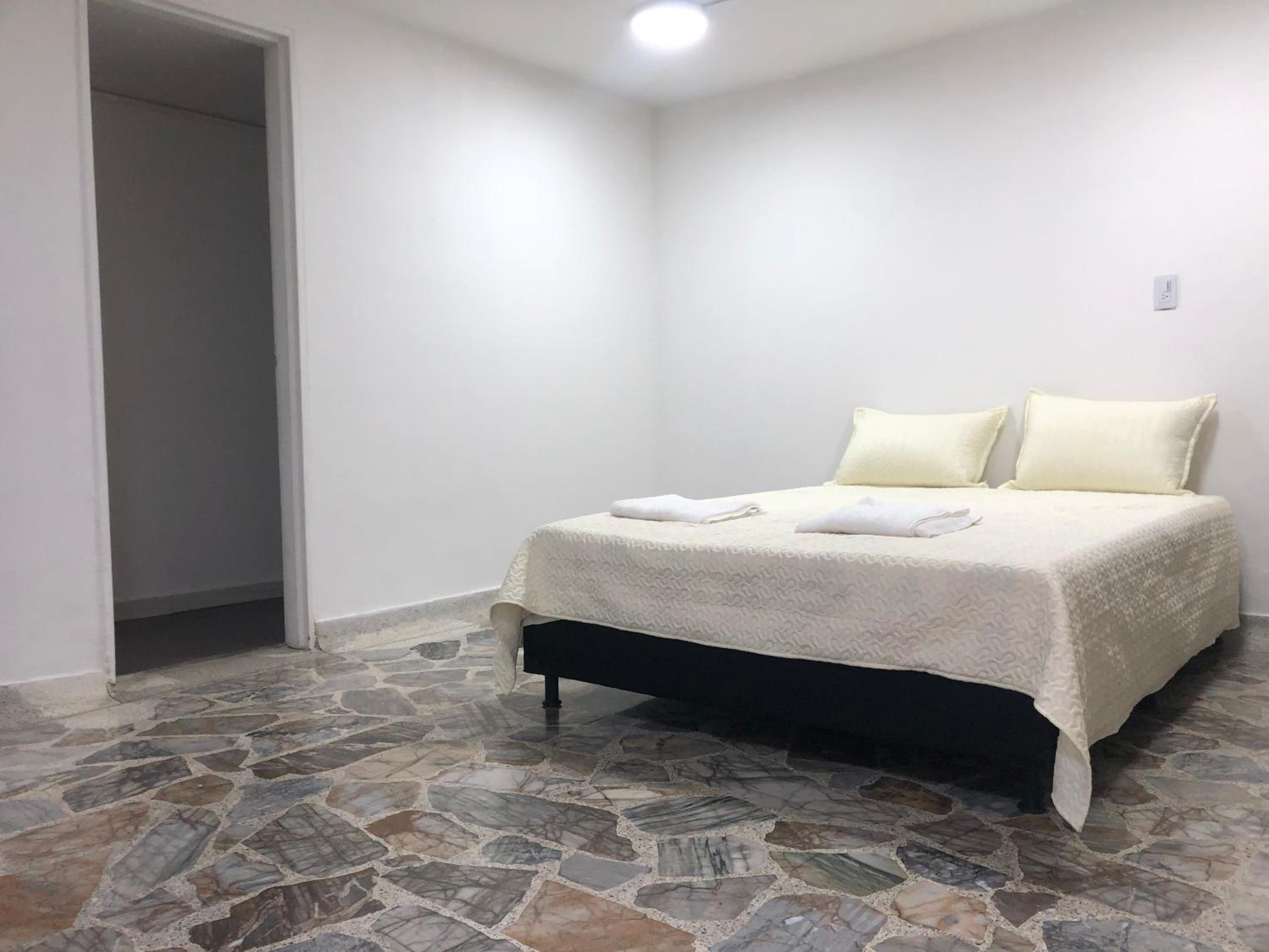 Céntrico apartamento y bien ubicado en laureles 202