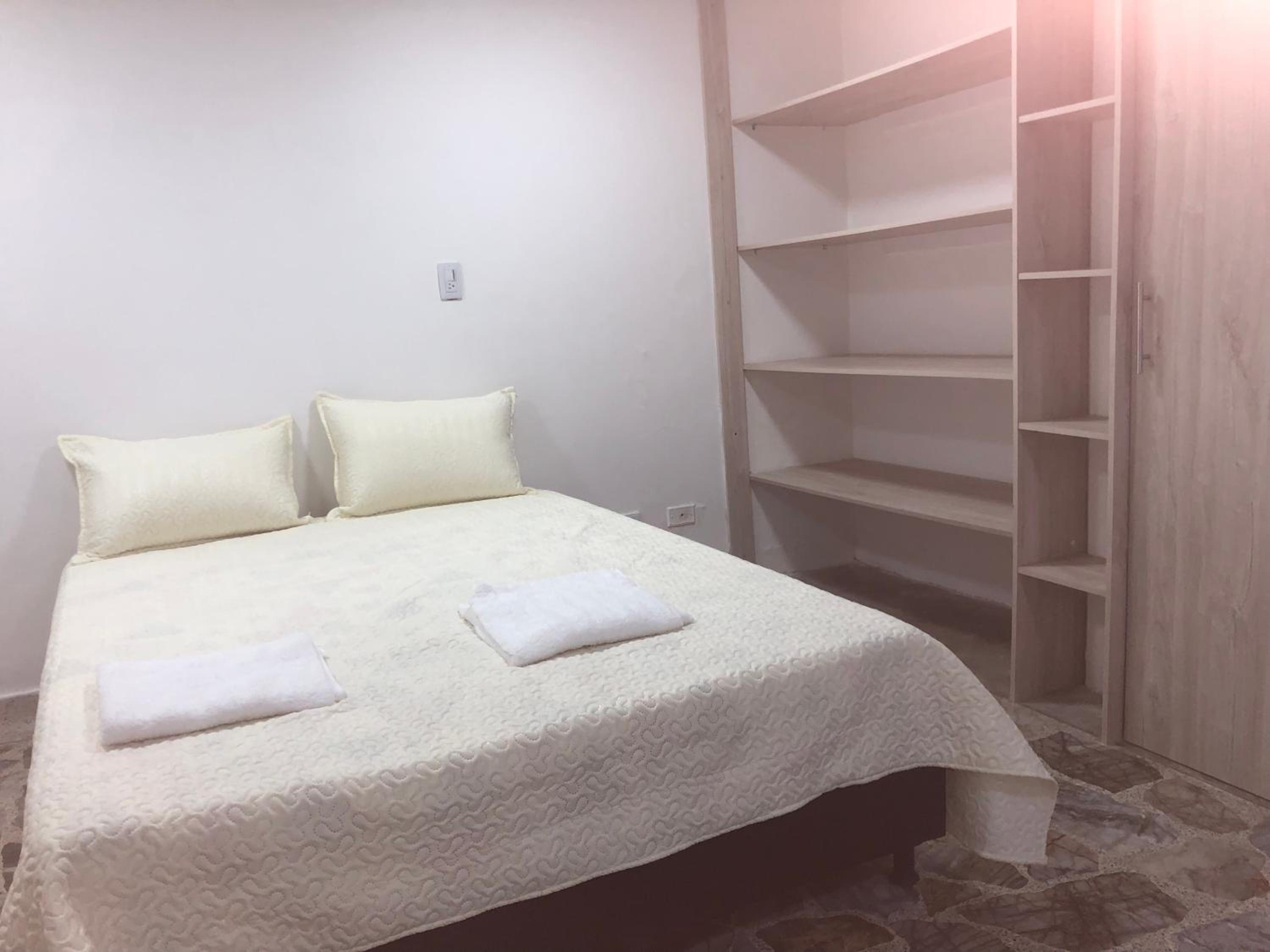 Céntrico apartamento y bien ubicado en laureles 202