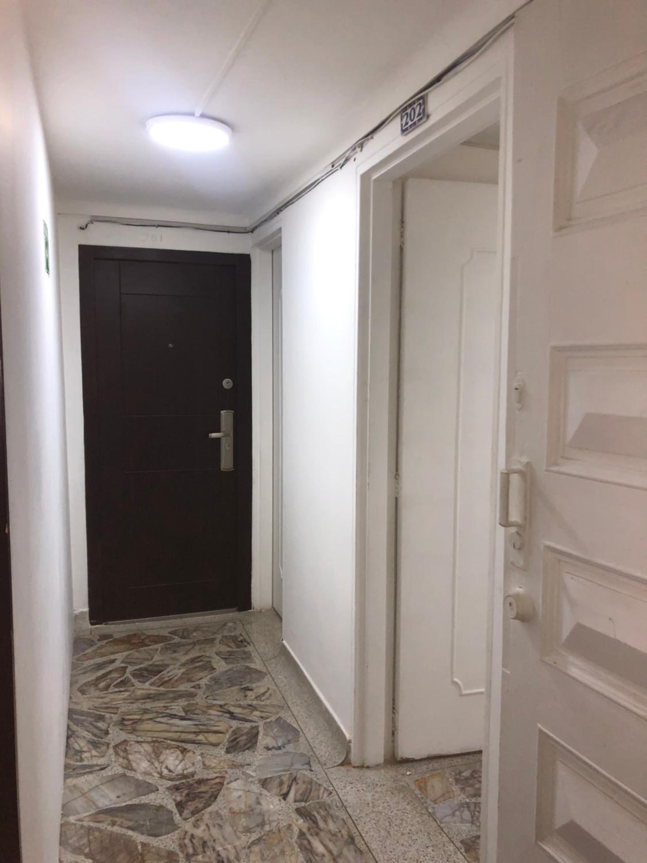 Céntrico apartamento y bien ubicado en laureles 202