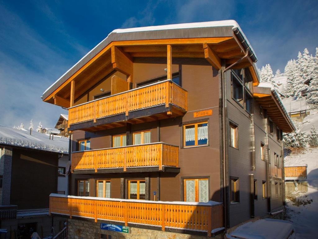 Chalet Diana - Spacious flat - Village core - South facing - Ski-in/Ski-out