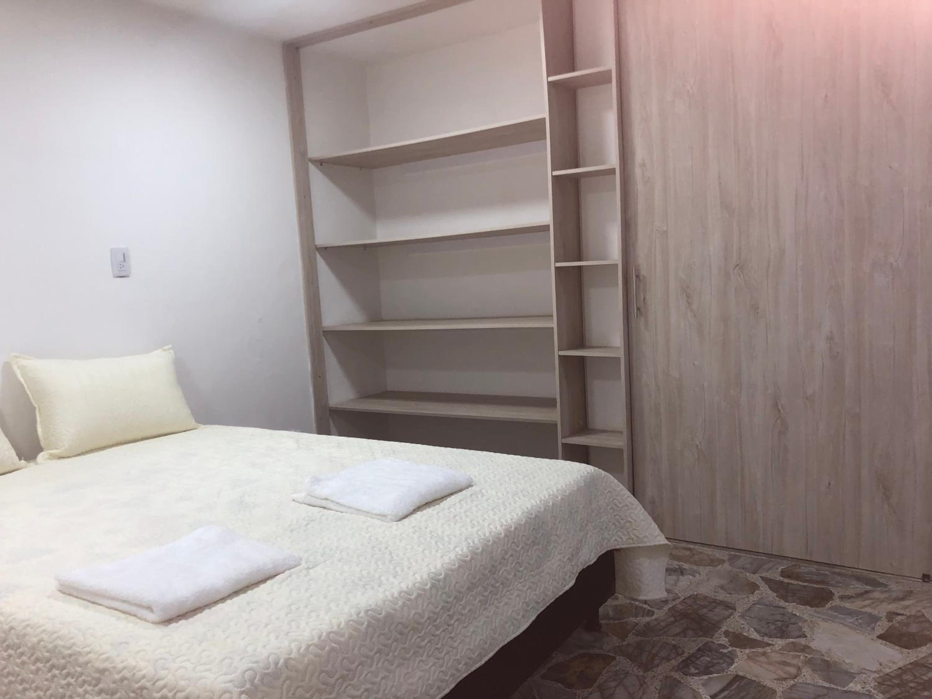 Céntrico apartamento y bien ubicado en laureles 202