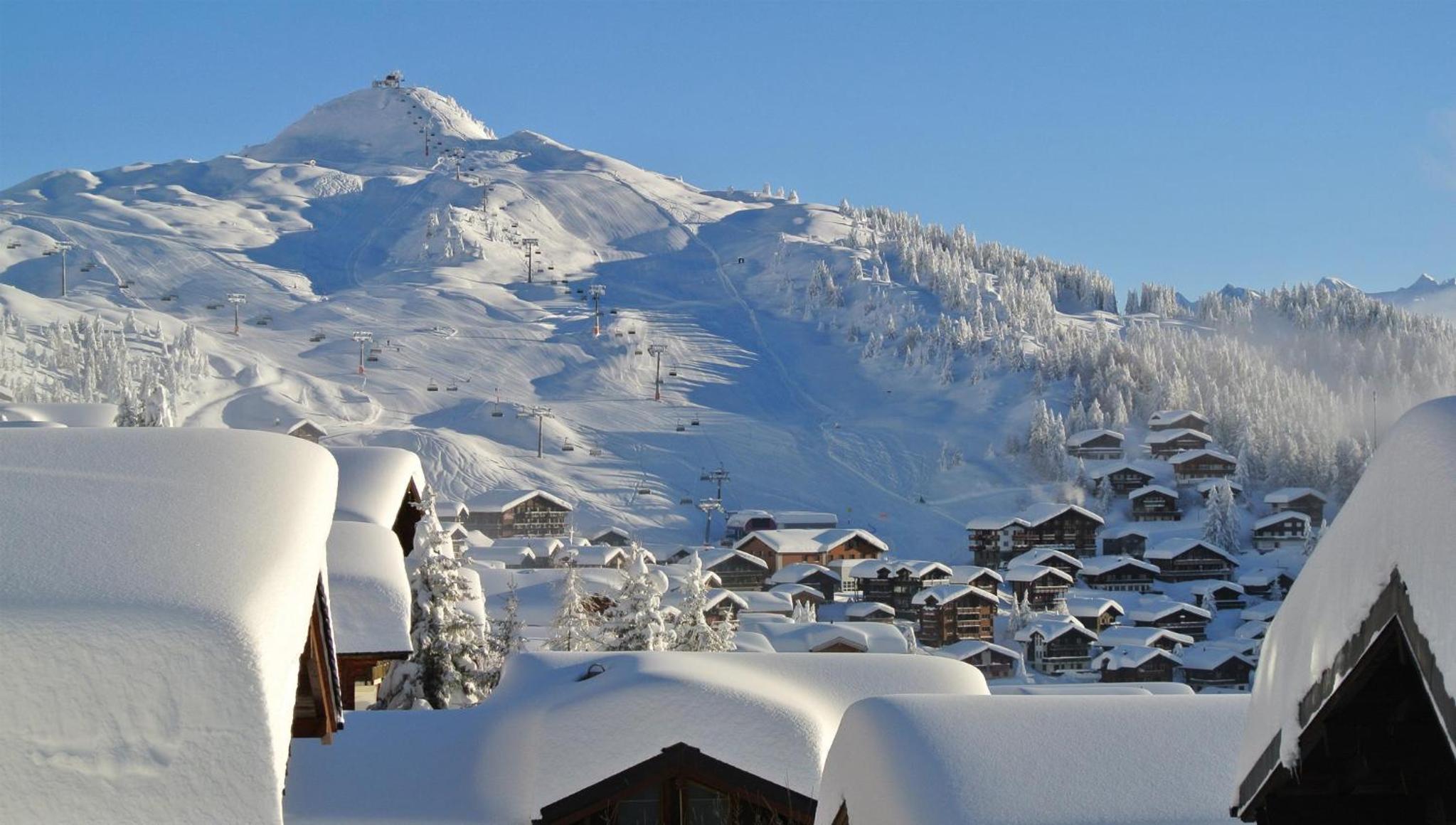 Chalet Diana - Spacious flat - Village core - South facing - Ski-in/Ski-out