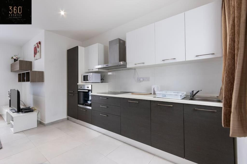 Spacious, beautiful central penthouse with BBQ by 360 Estates view 2