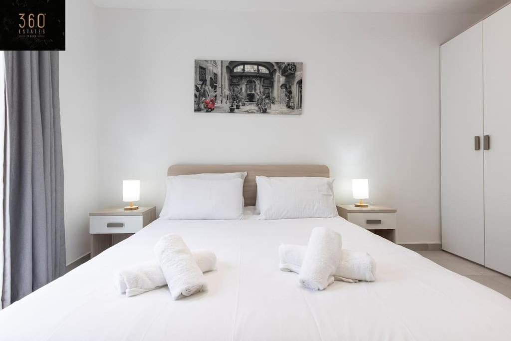 Spacious, beautiful central penthouse with BBQ by 360 Estates view 4
