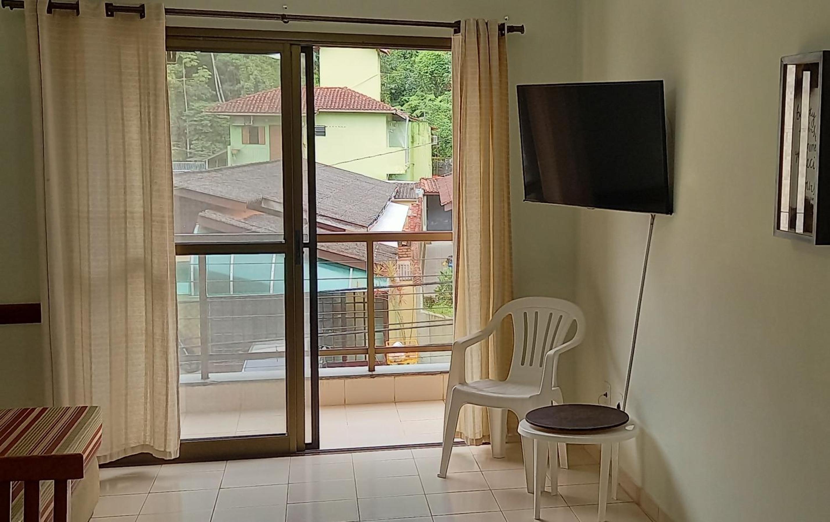Apartamento Climatizado a 150 Metros da Praia view 2