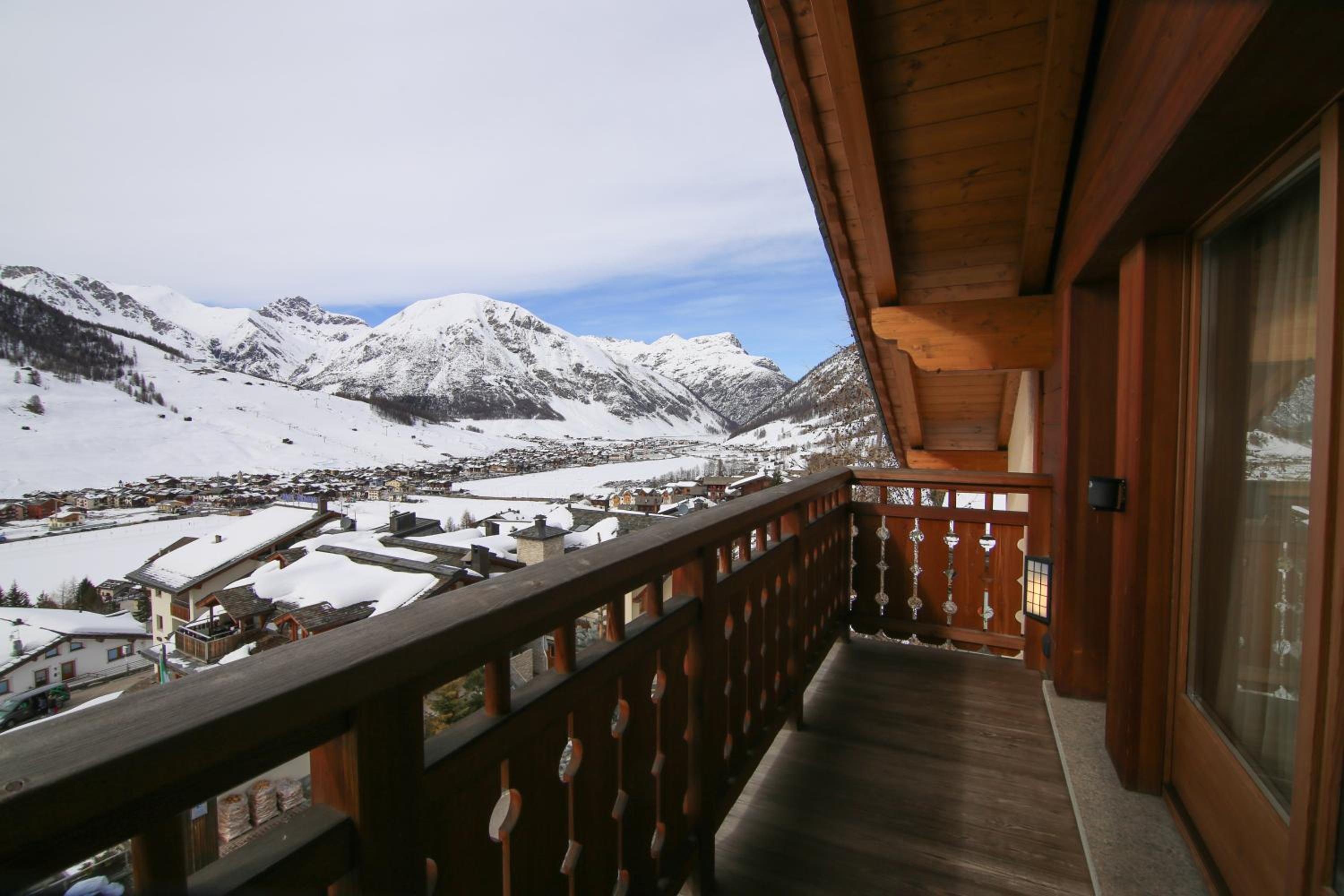 Chalet Teola
