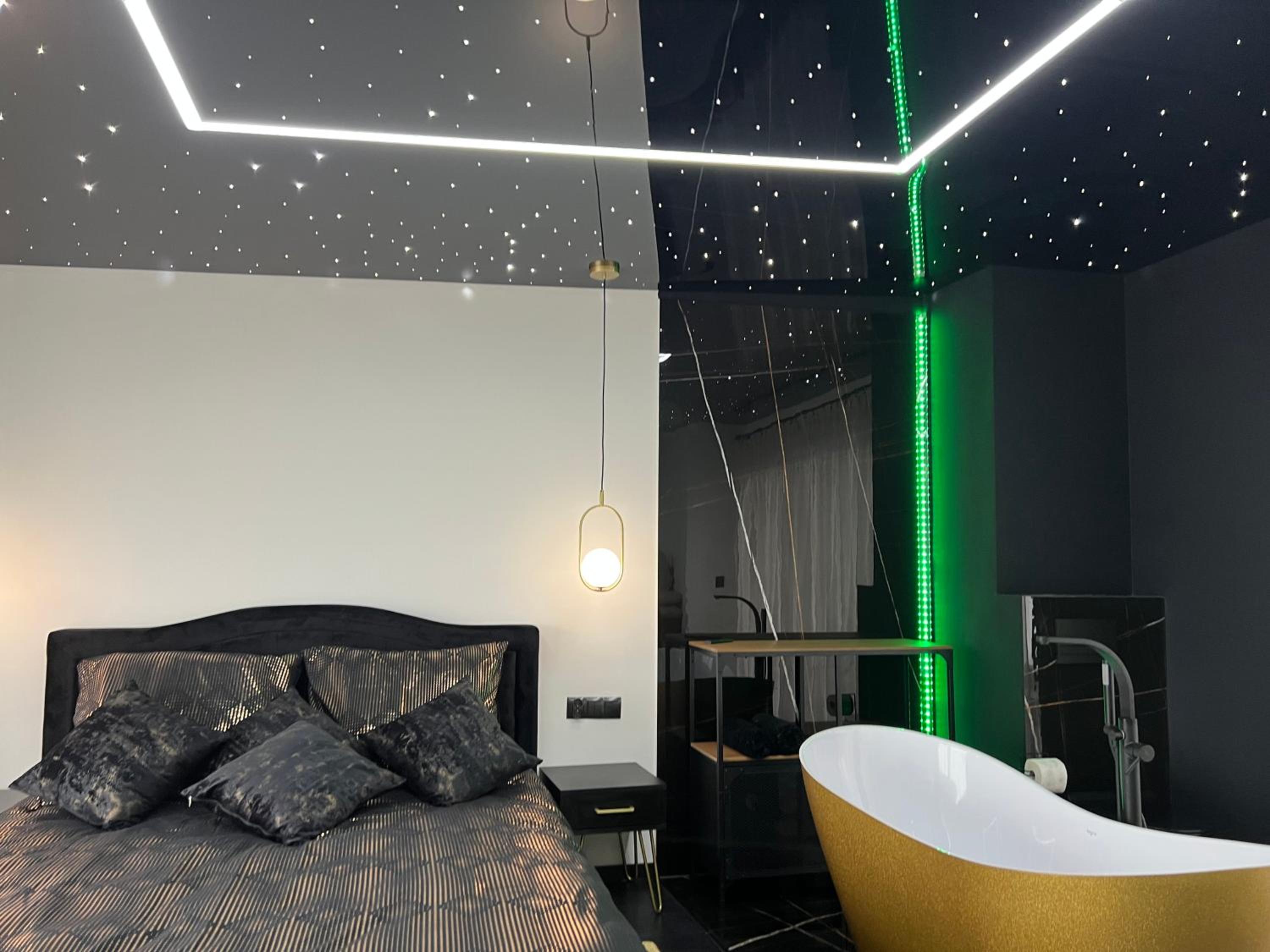 Apartament PREMIUM ze złotą wanną w sypialni widok na morze dyskretny taras z łóżkiem - Bałtyckie Sarbinowo 18