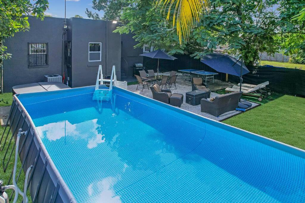 River House 4BR, Pool, bbq, big yard