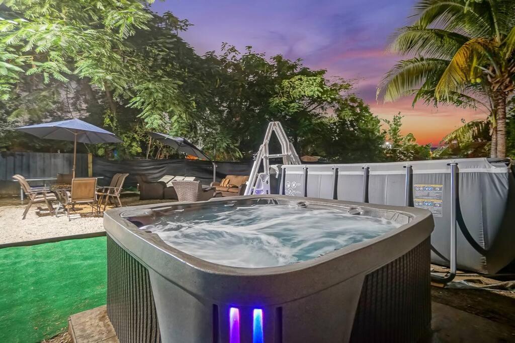 River House 4BR, Pool, bbq, big yard