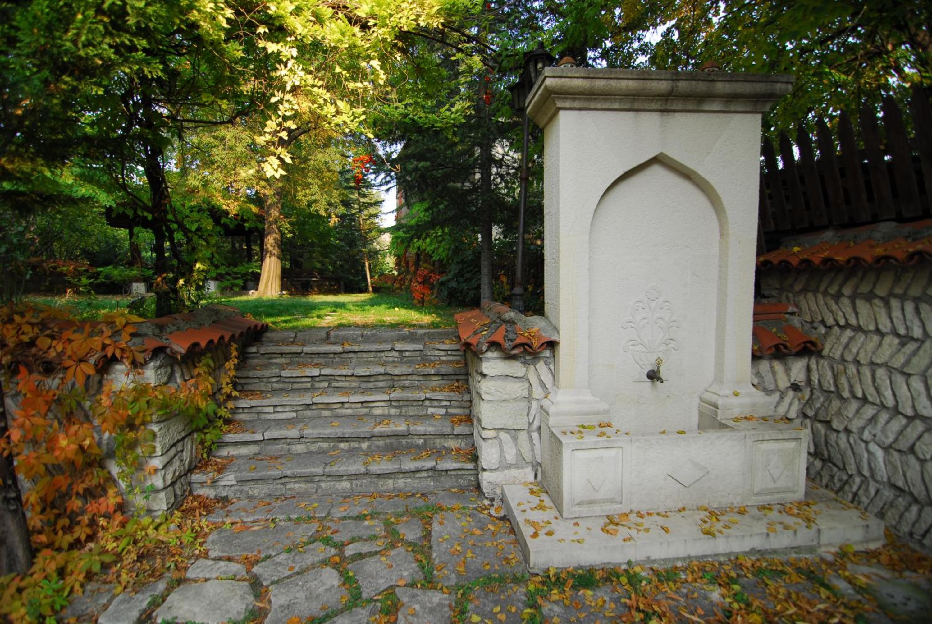Mehves Hanim Konagi