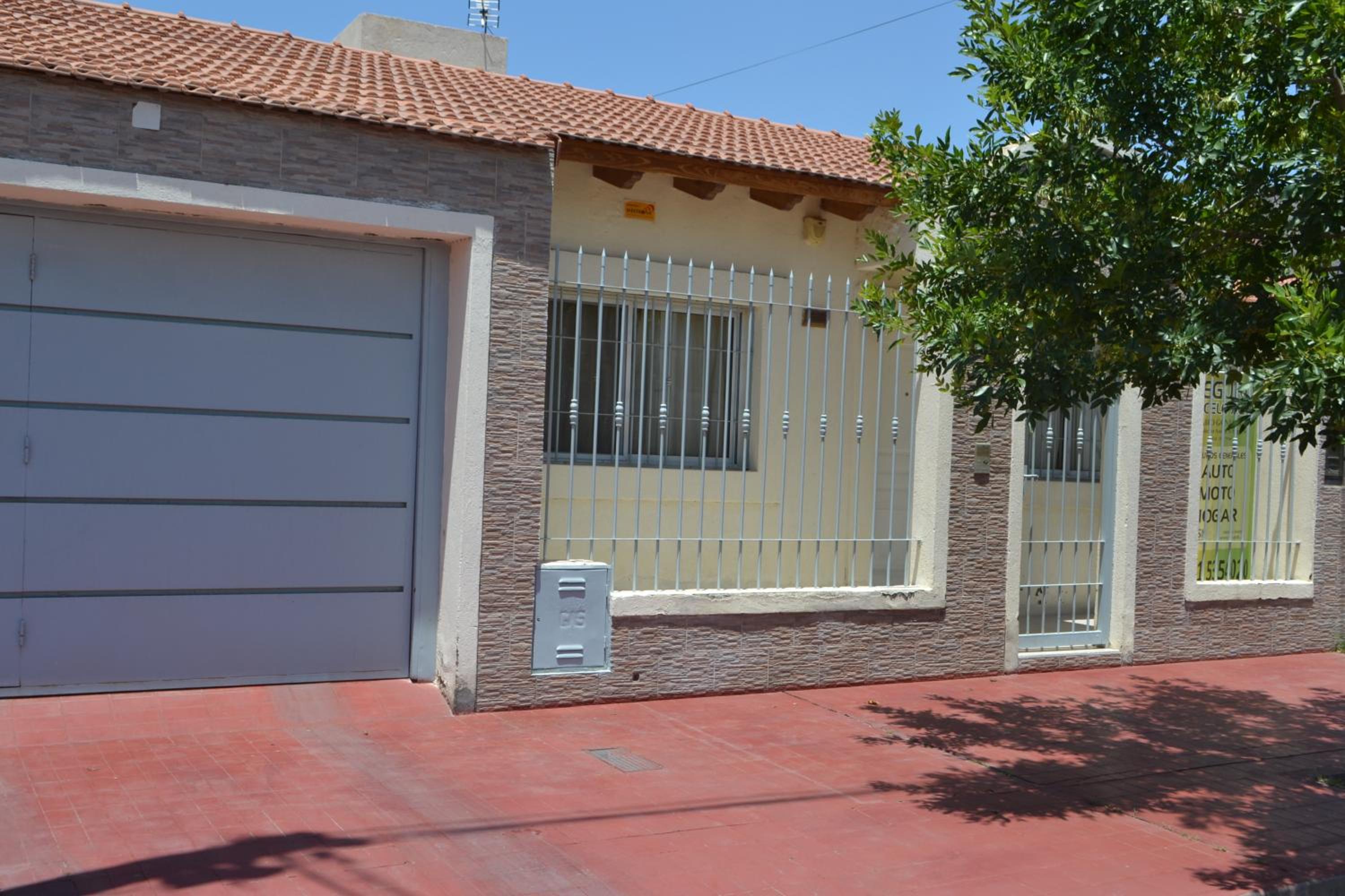 CASA AMPLIA CON COCHERA INCLUIDA CON CAPACIDAD HASTA 7 pasajeros