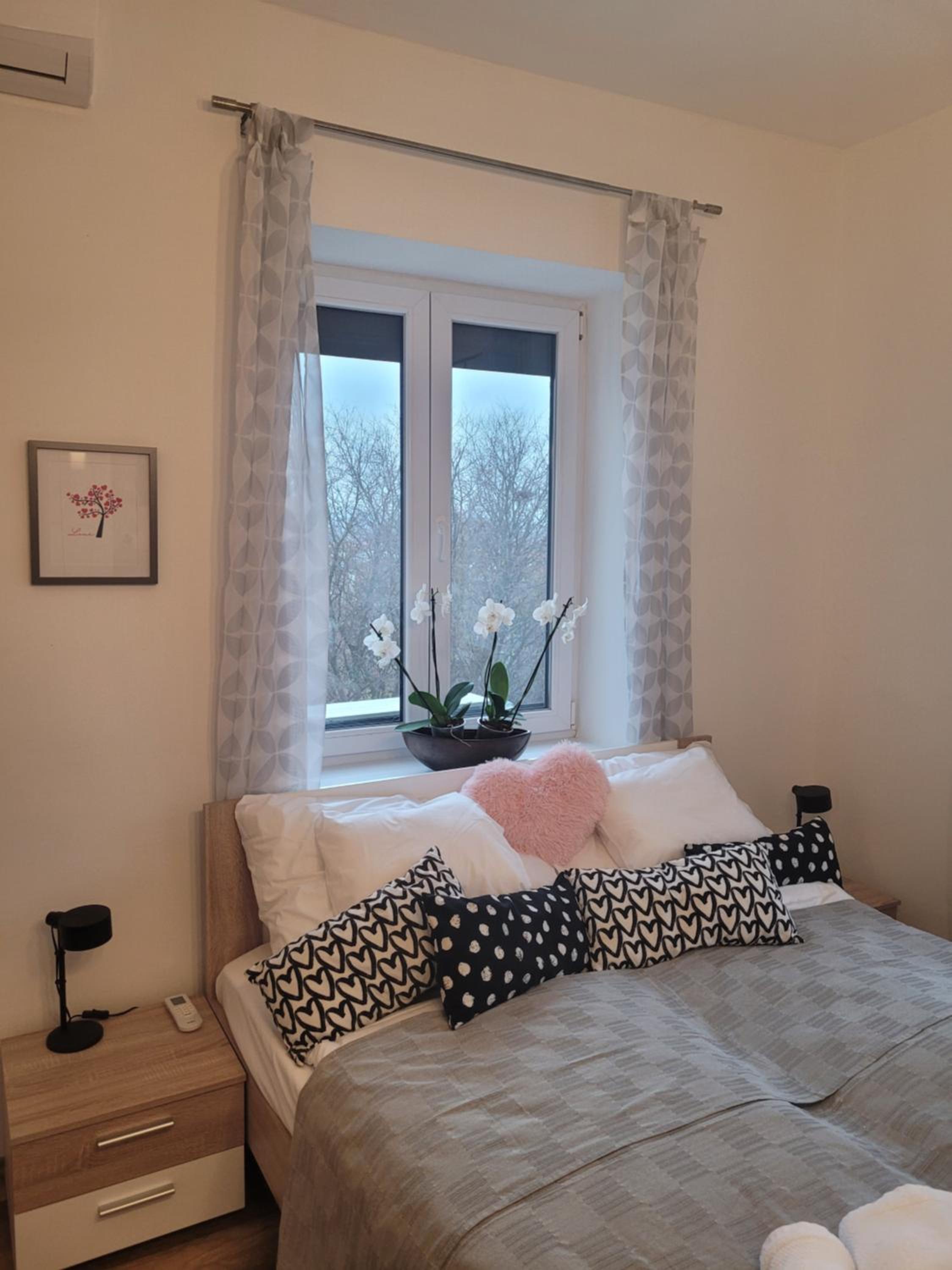 Rosé Apartment
