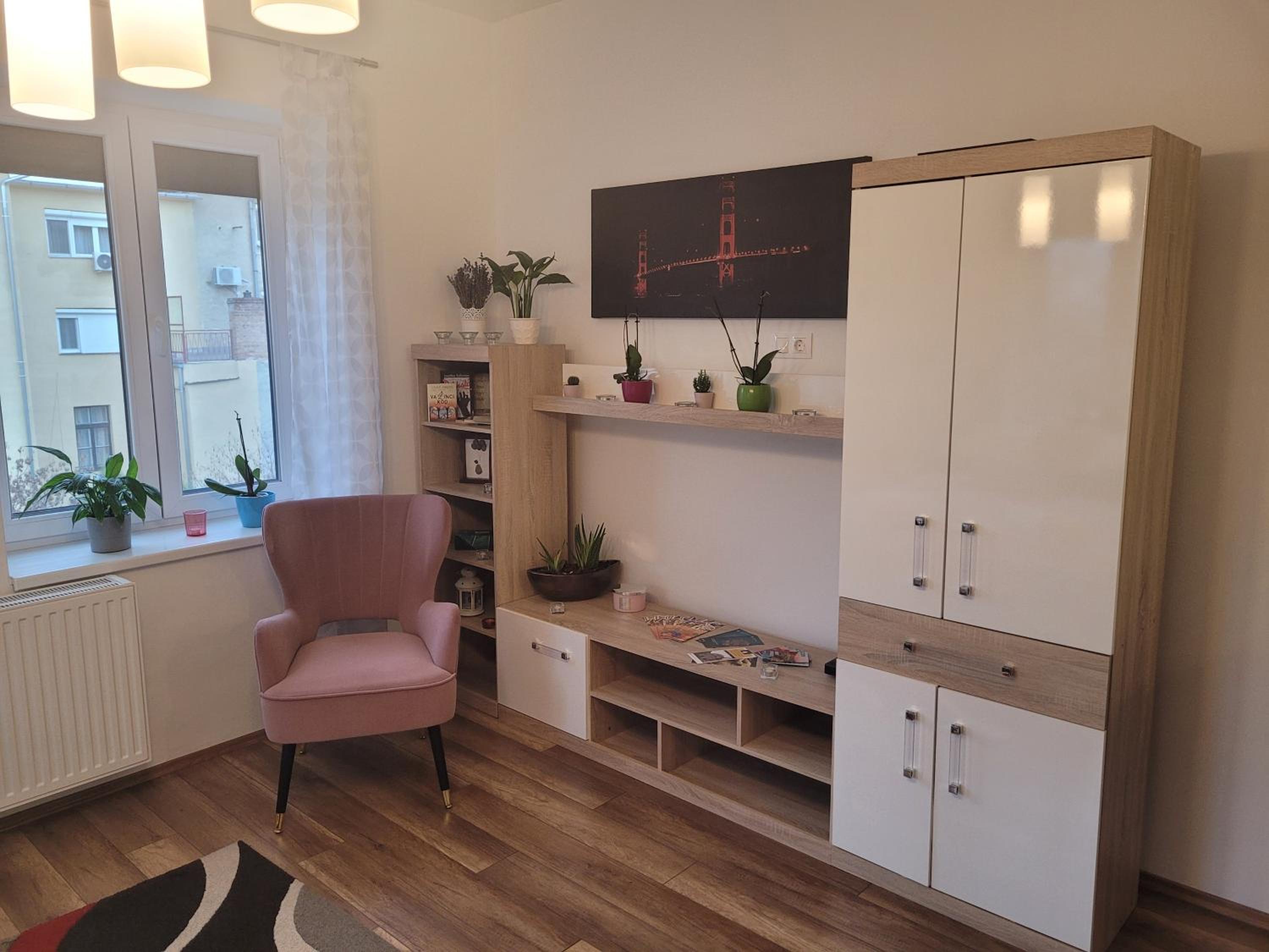 Rosé Apartment