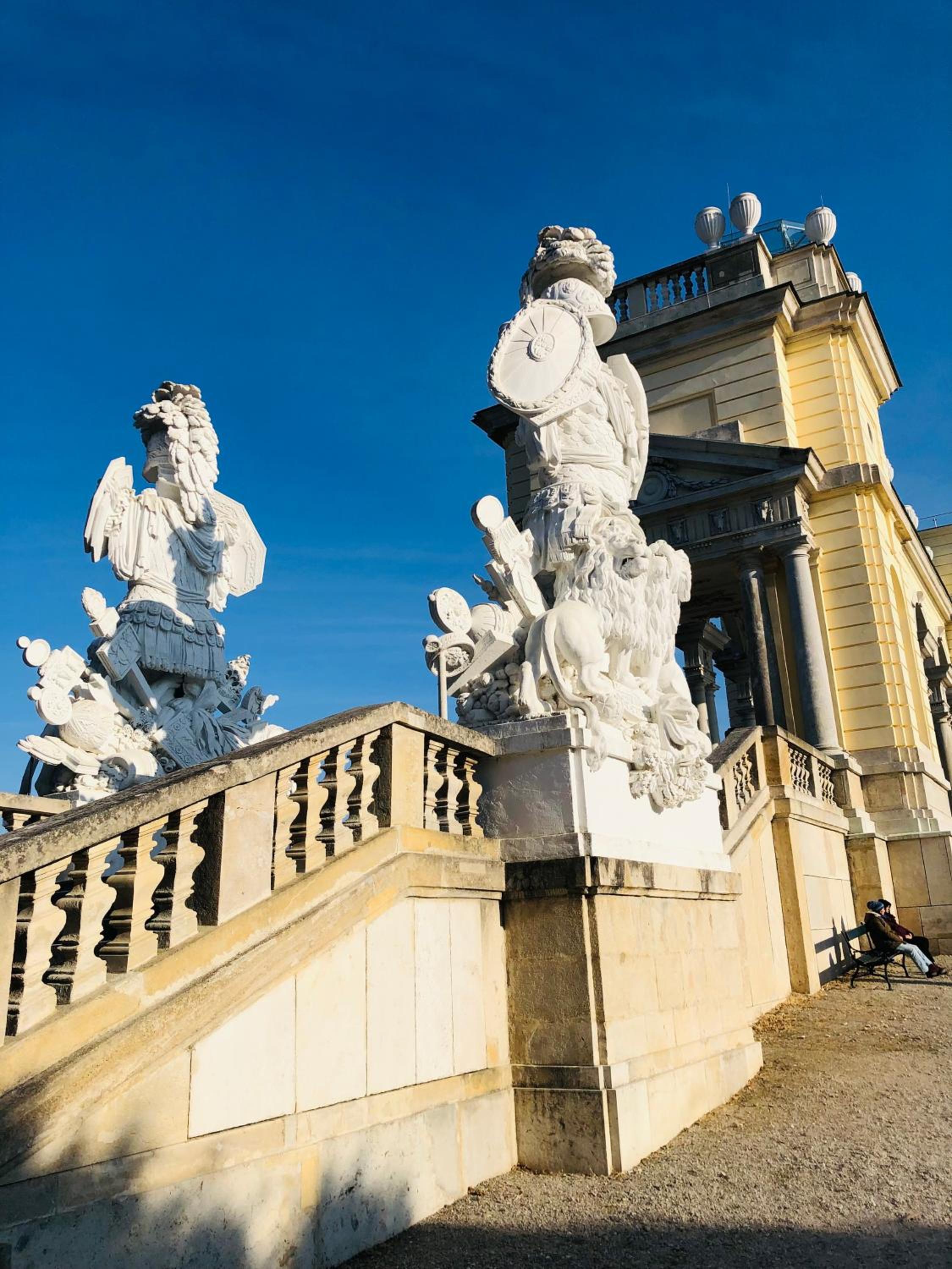 Lovely nest! Just beside SCHÖNBRUNN PALACE and ZOO!