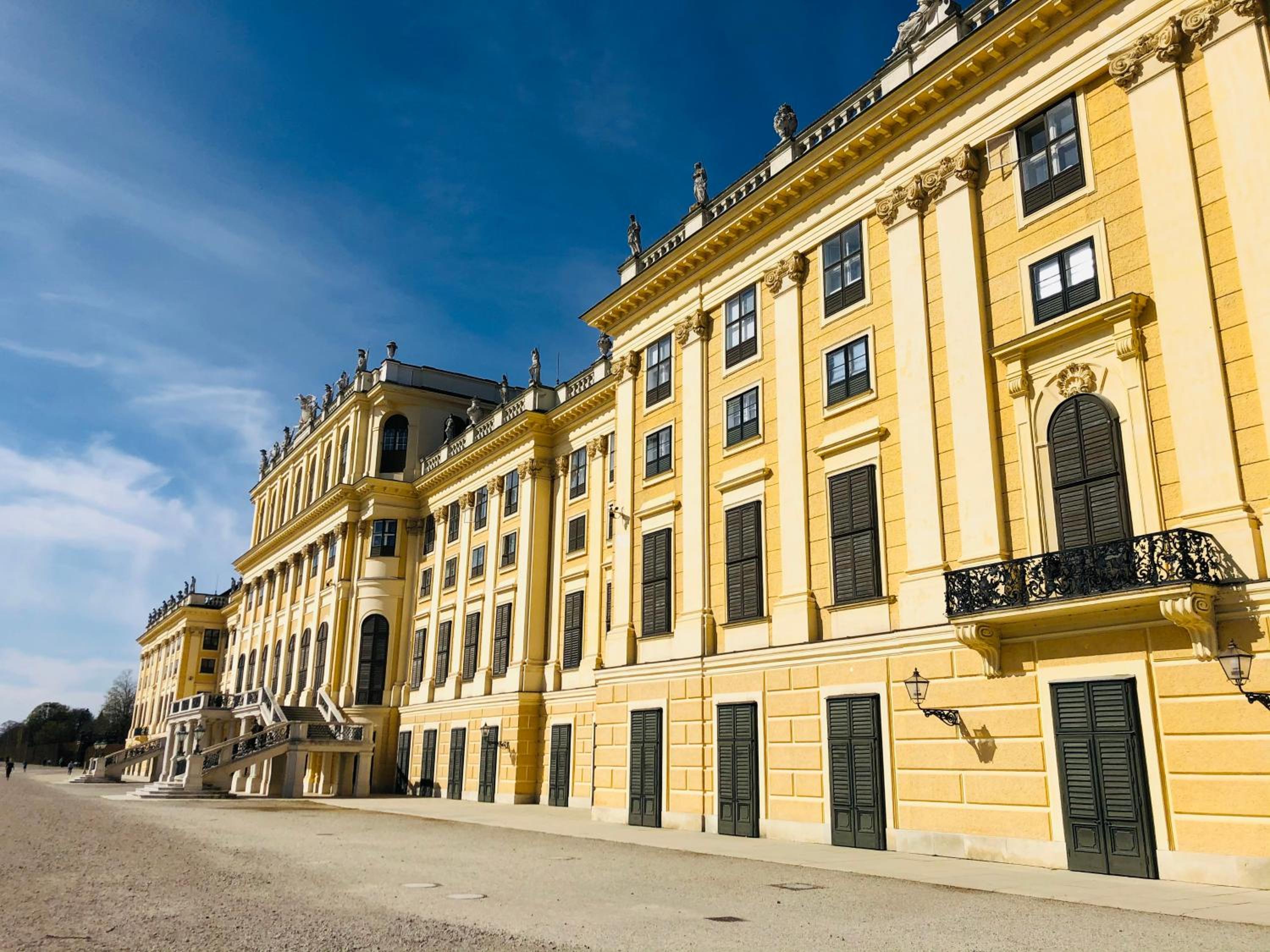 Lovely nest! Just beside SCHÖNBRUNN PALACE and ZOO!