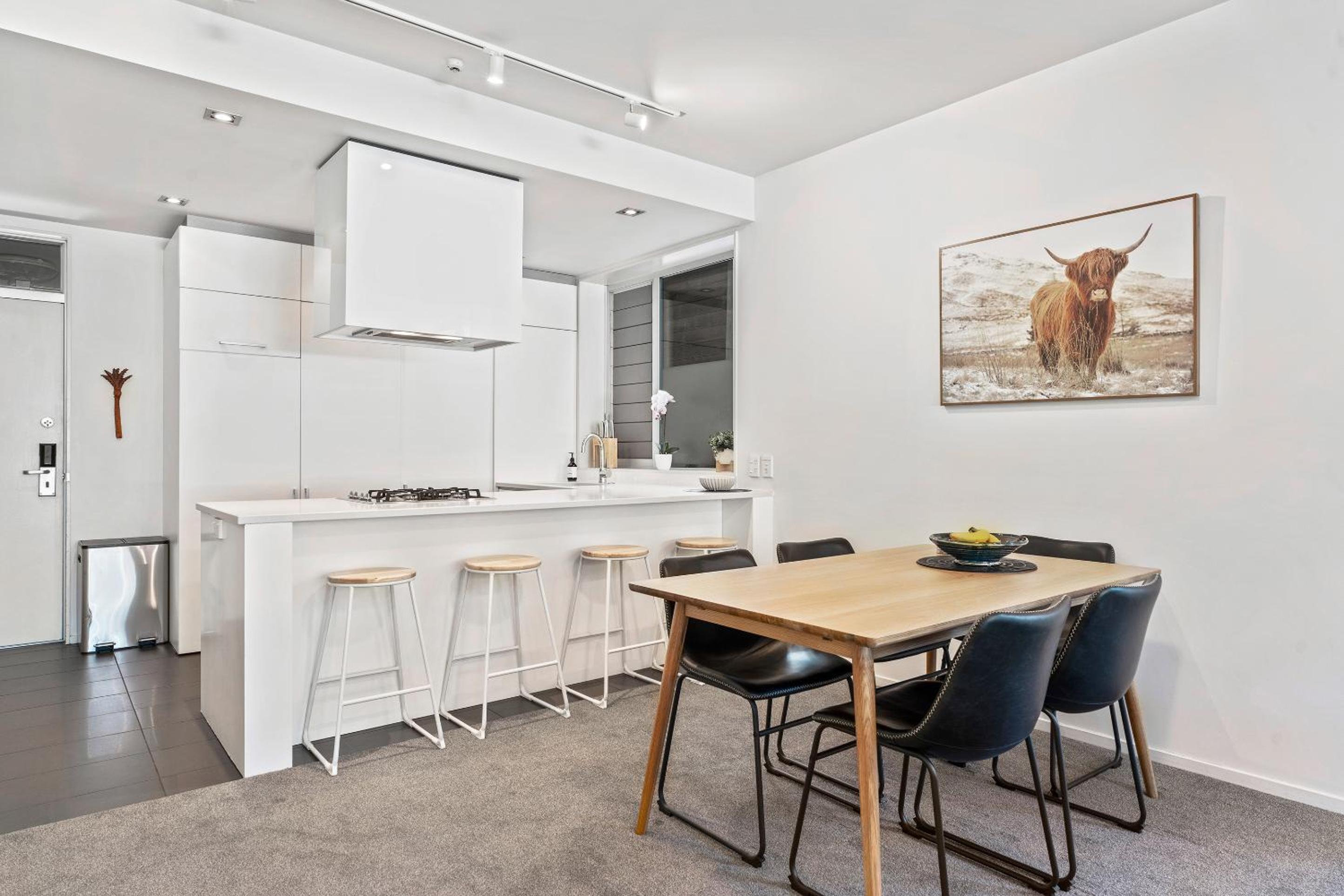 2-Bedroom Executive Apartment - The Bowen view 5