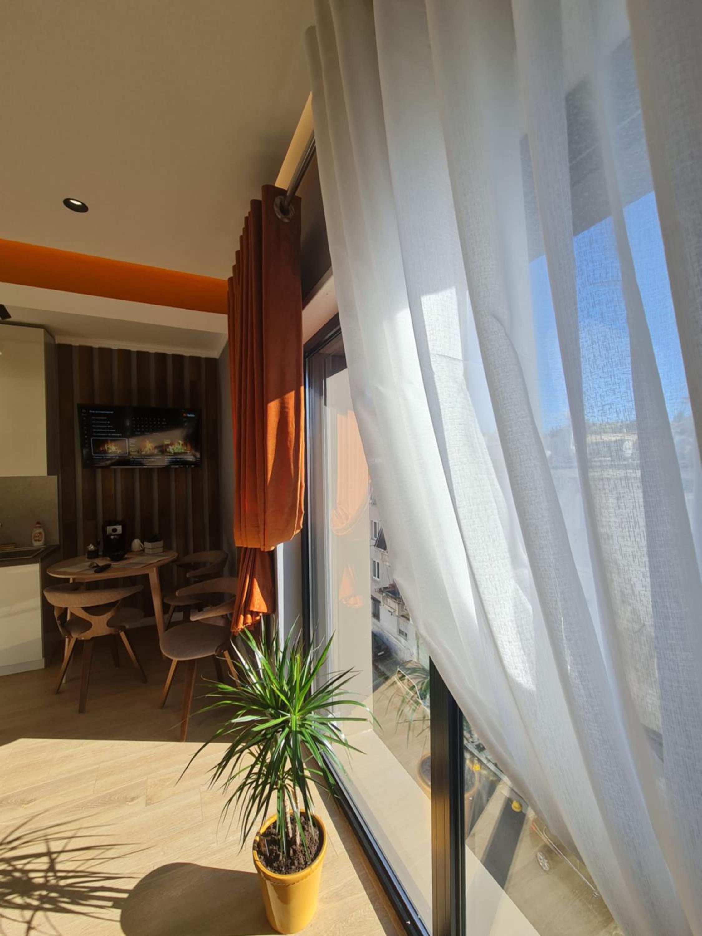Sunny Apartment - Blloku Tirana, near Lake