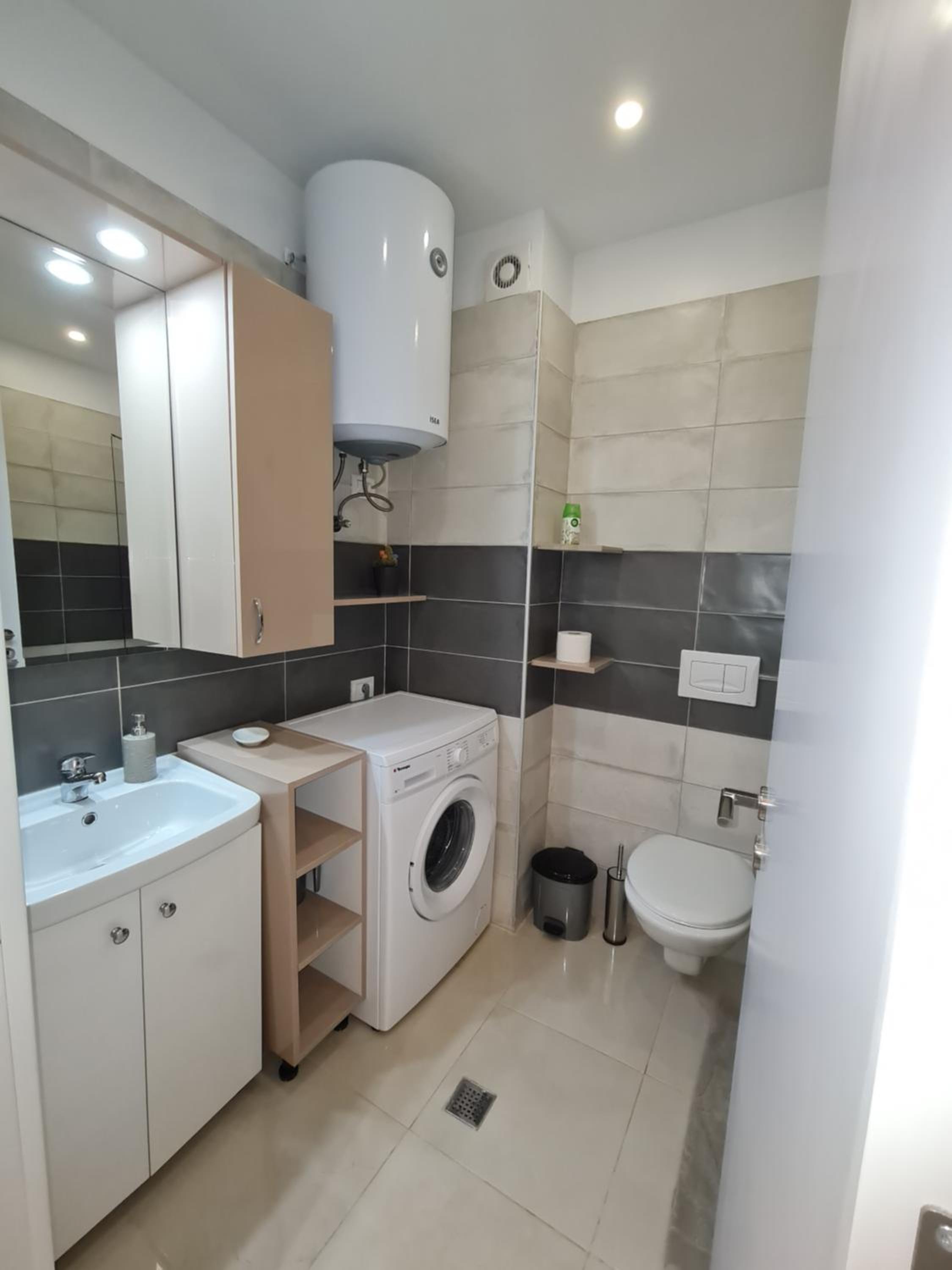 Sunny Apartment - Blloku Tirana, near Lake