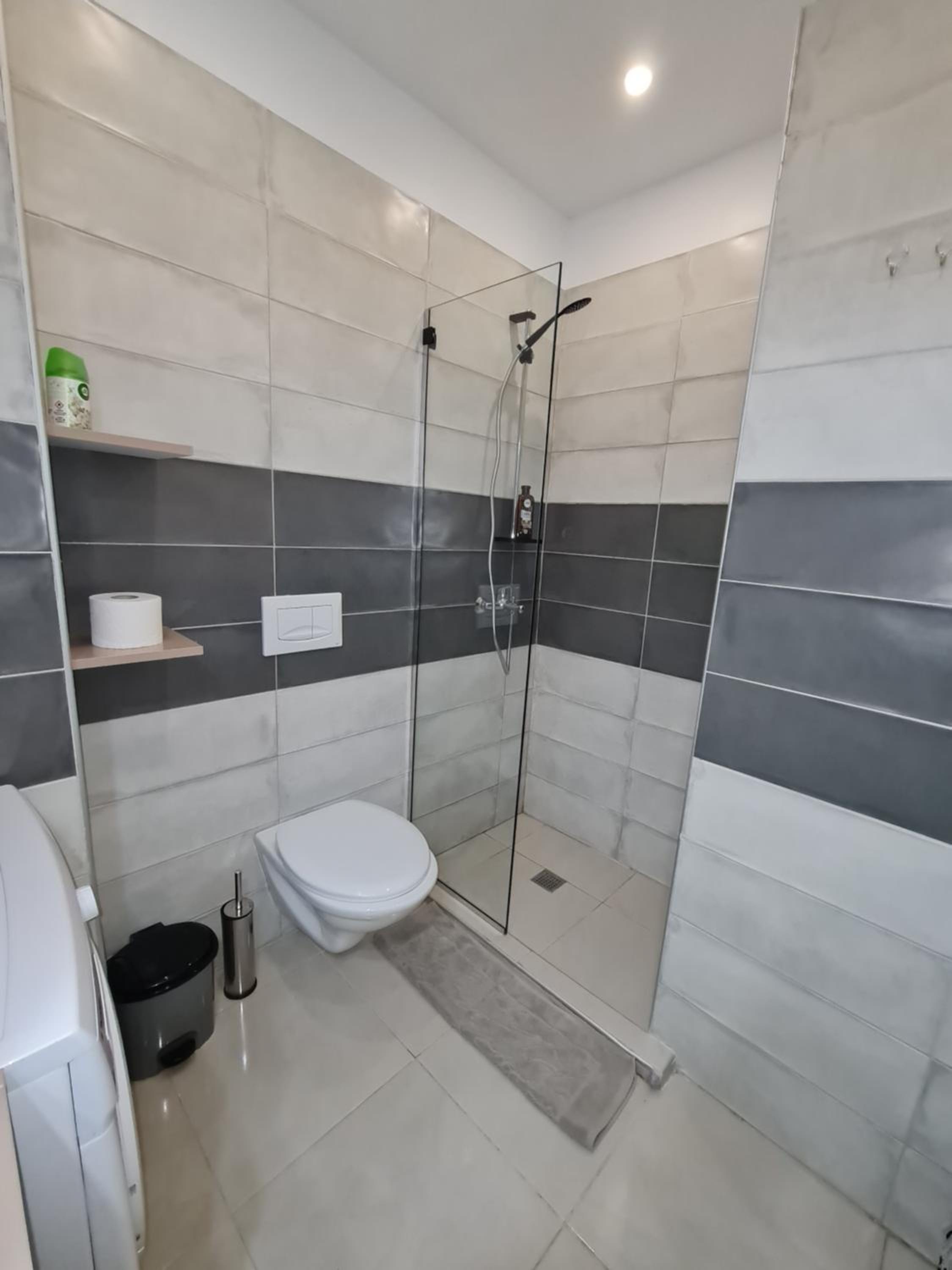 Sunny Apartment - Blloku Tirana, near Lake