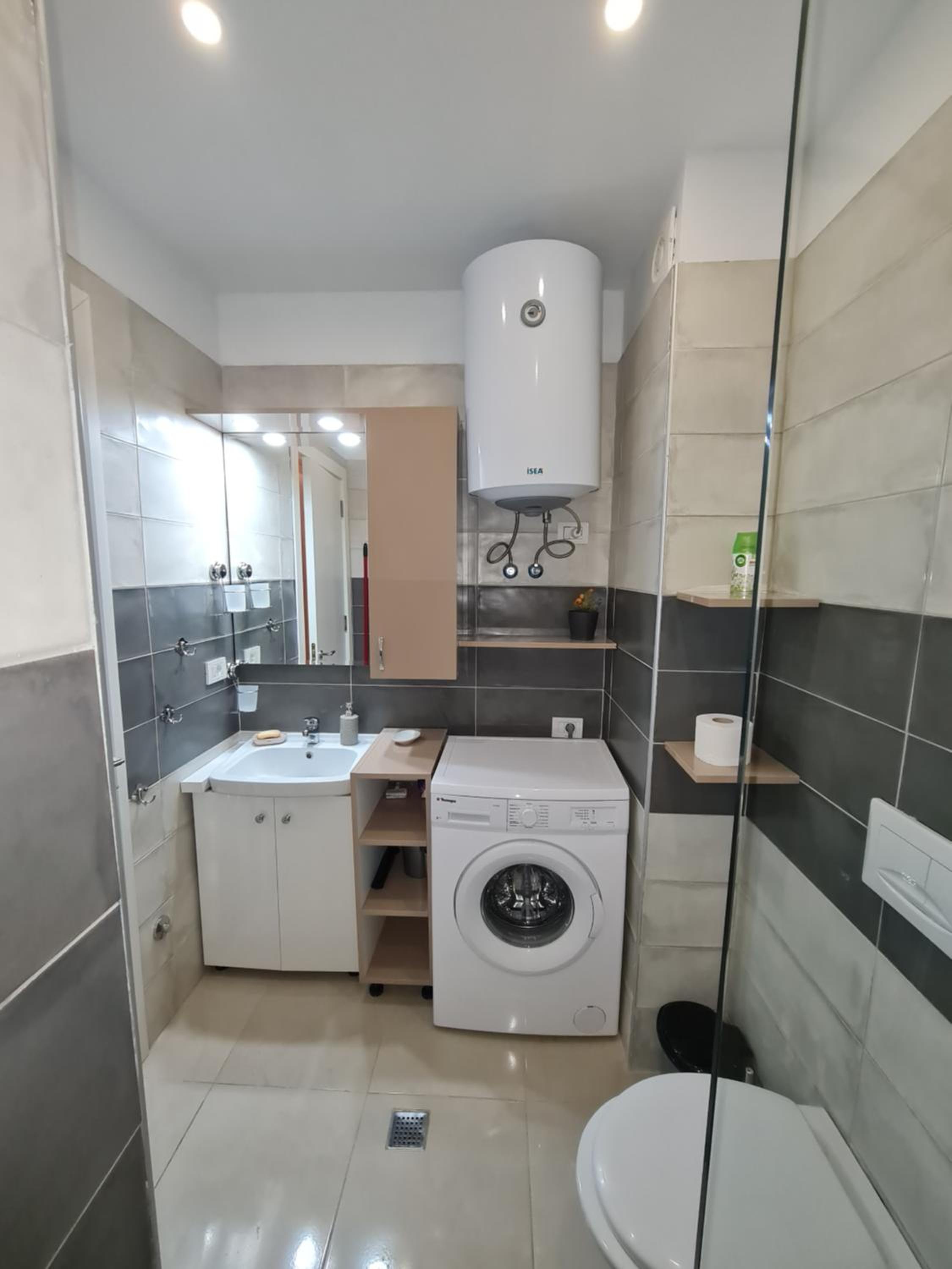 Sunny Apartment - Blloku Tirana, near Lake