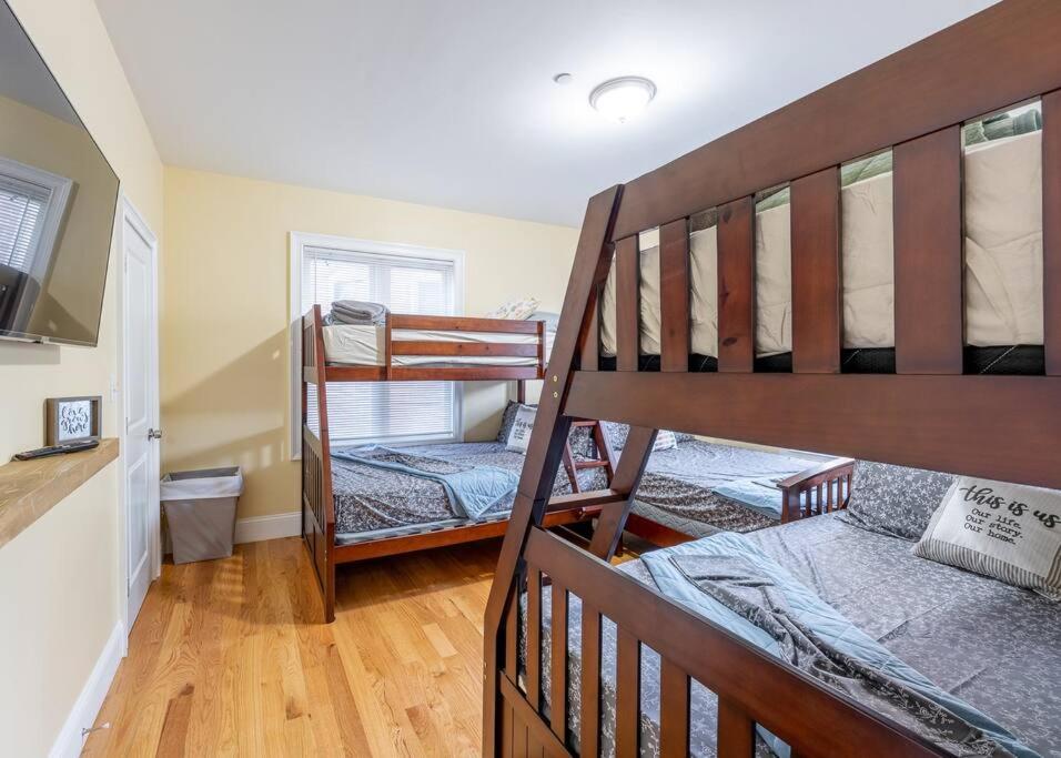 233-1 4BR Boston - Cozy Apt near MBTA Station view 3