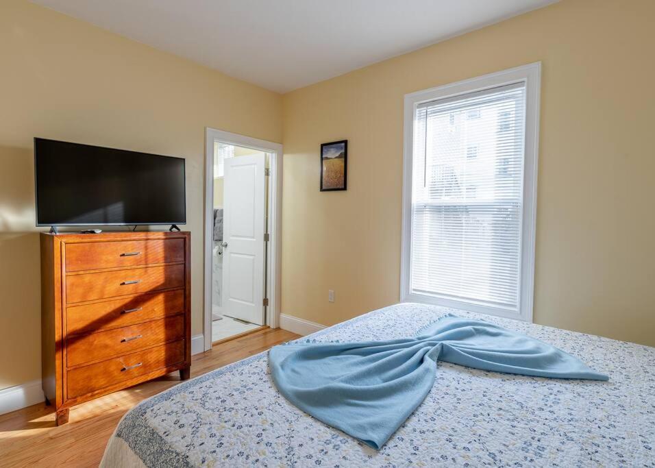 233-1 4BR Boston - Cozy Apt near MBTA Station view 4
