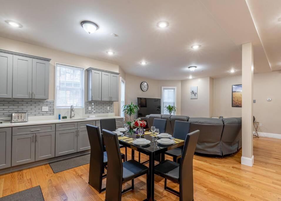 233-1 4BR Boston - Cozy Apt near MBTA Station view 5