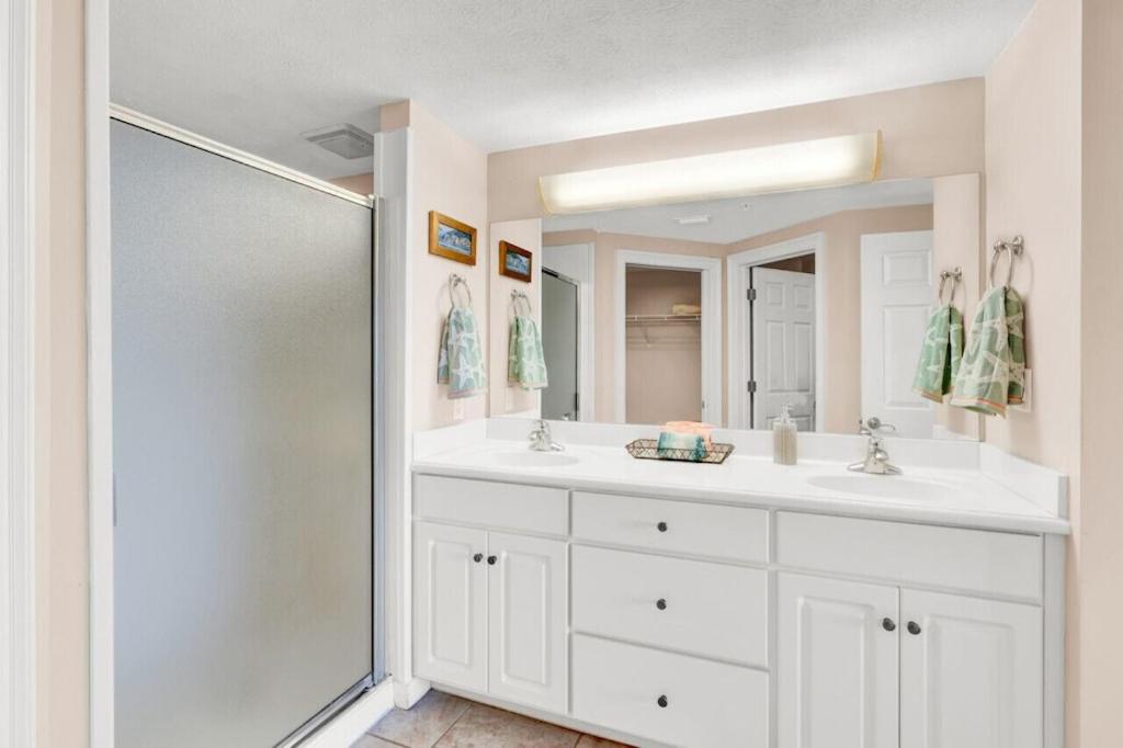 Quiet East End Gulf-Front Condo w/ Heated Pool & Balcony view 3