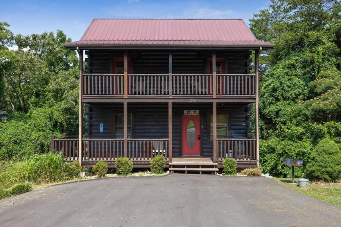This house is great and has a dynamic exterior view 4