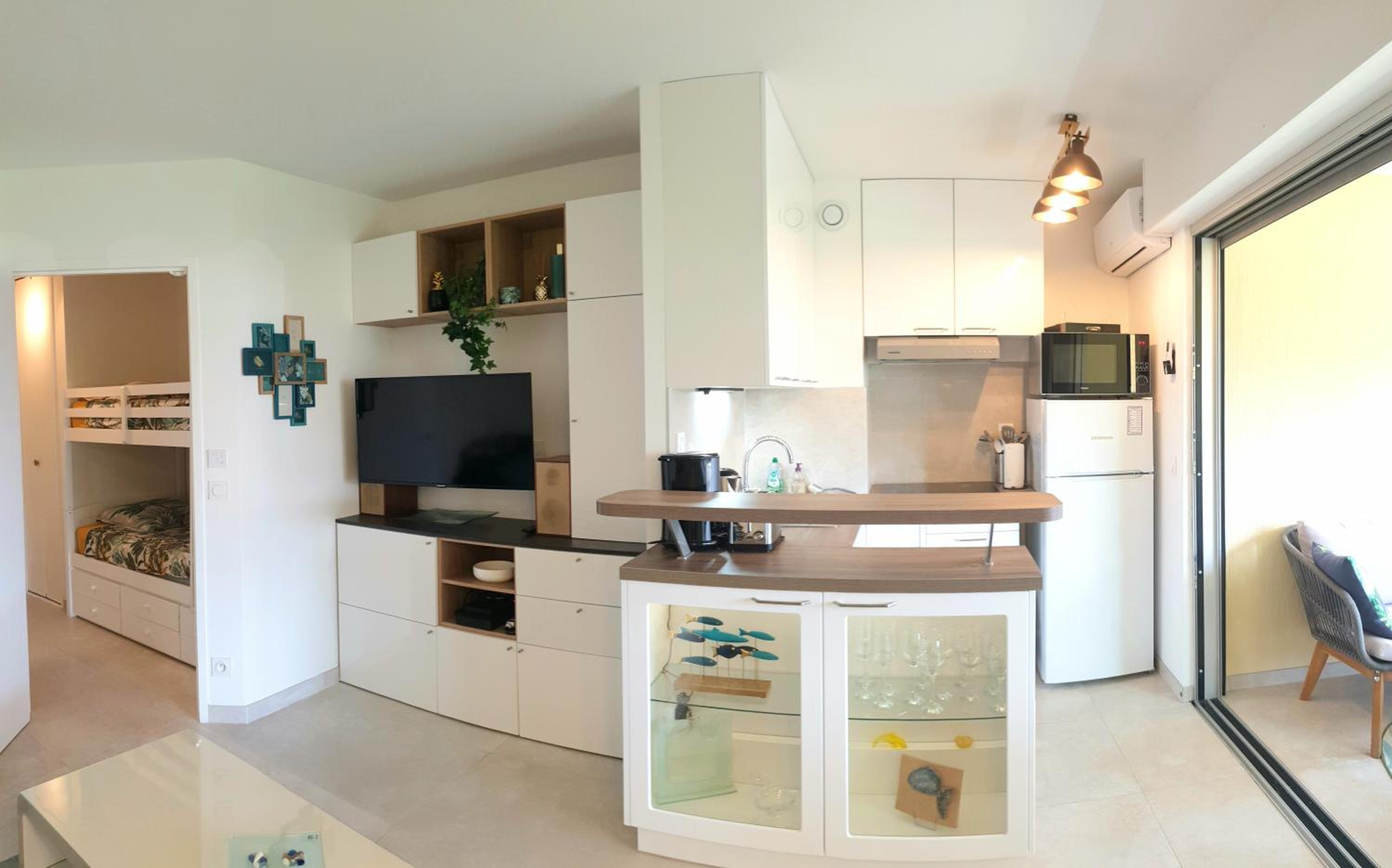 Garden and beach sea view apartment Cannes photo 3