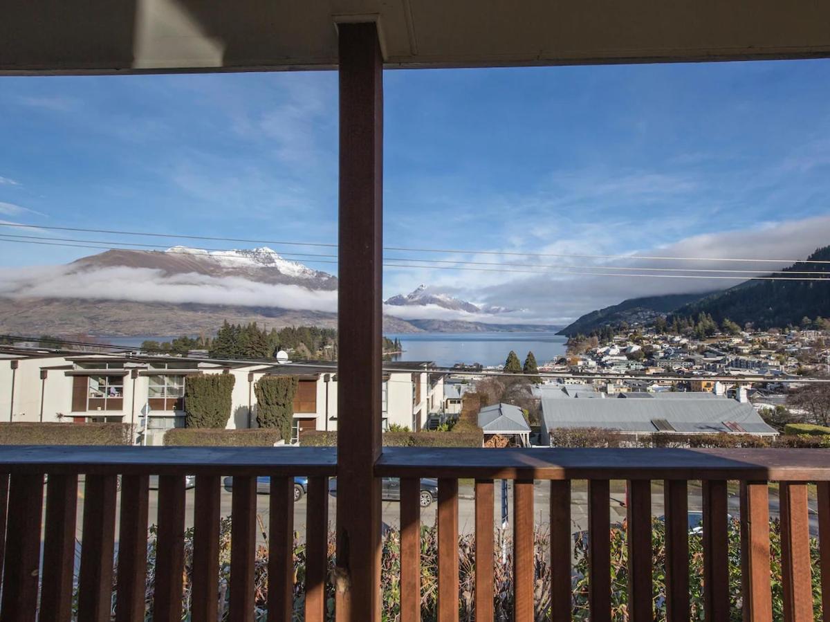 Central Style - 3 Bedroom Townhouse with Lakeview view 3