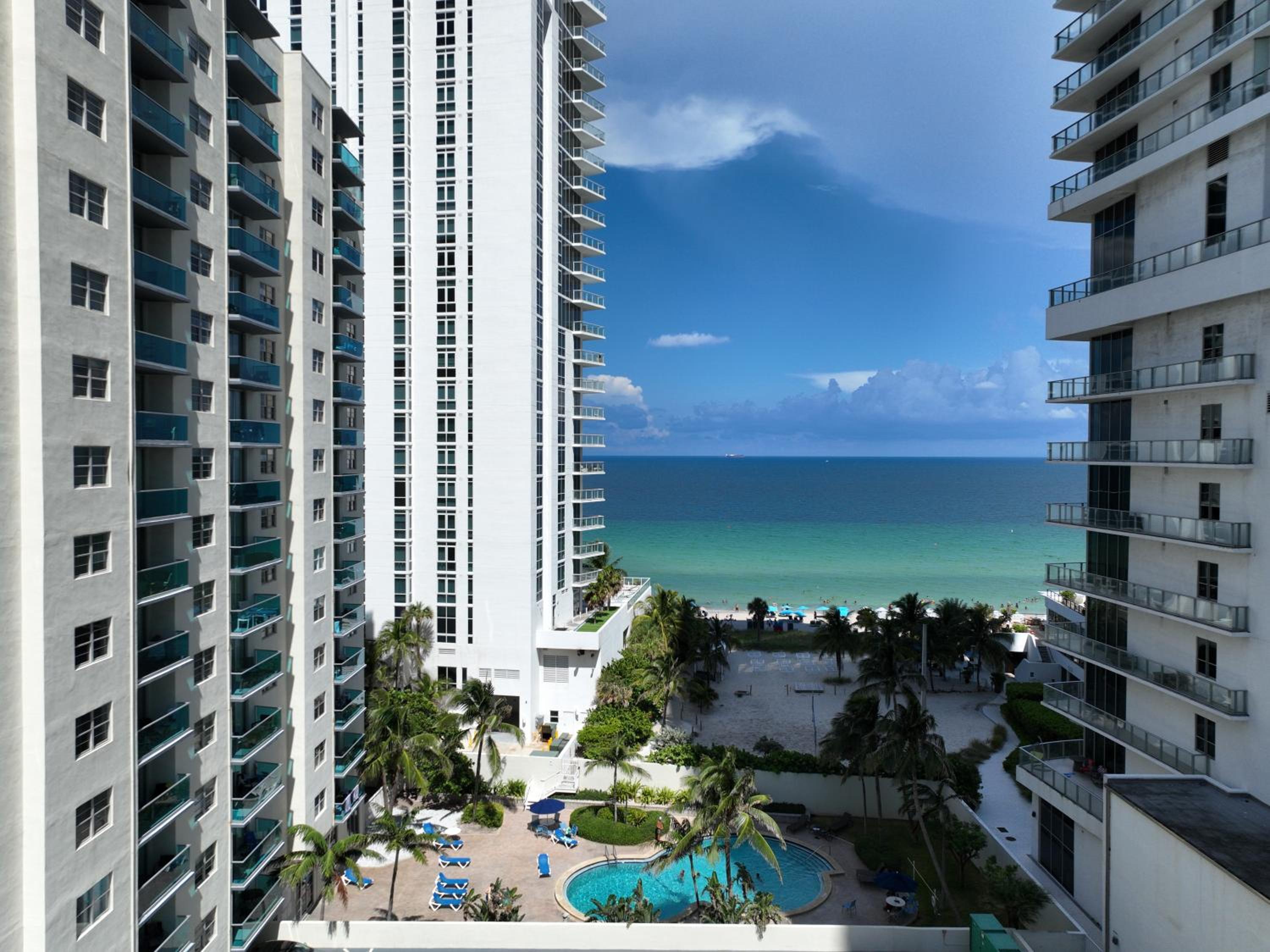 FIFA 2026 Base | Extraordinary Oceanfront Condo | Pool+Gym | 12min Hard Rock Stadium view 4