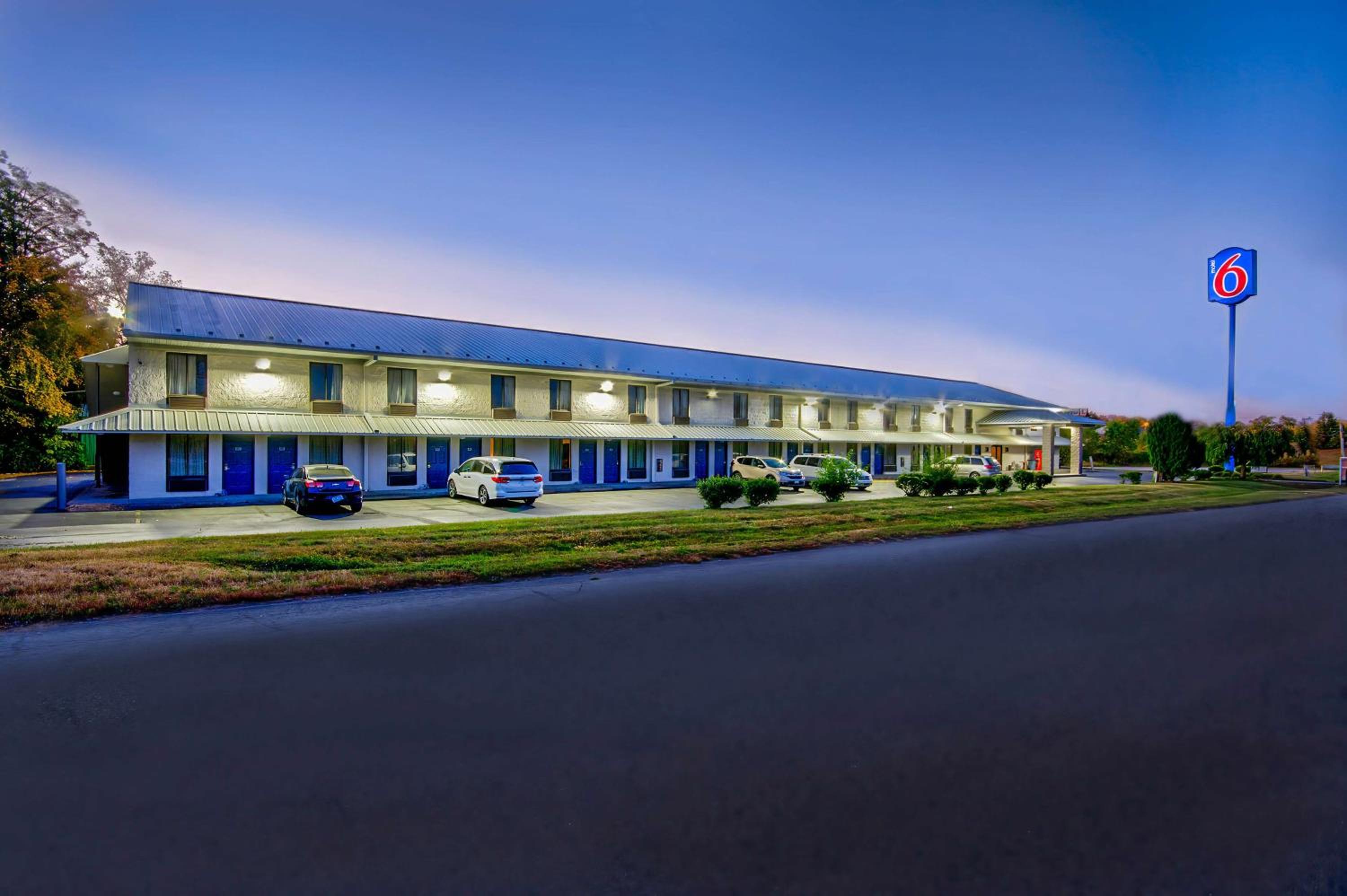 Motel 6 Jeffersonville, IN view 3