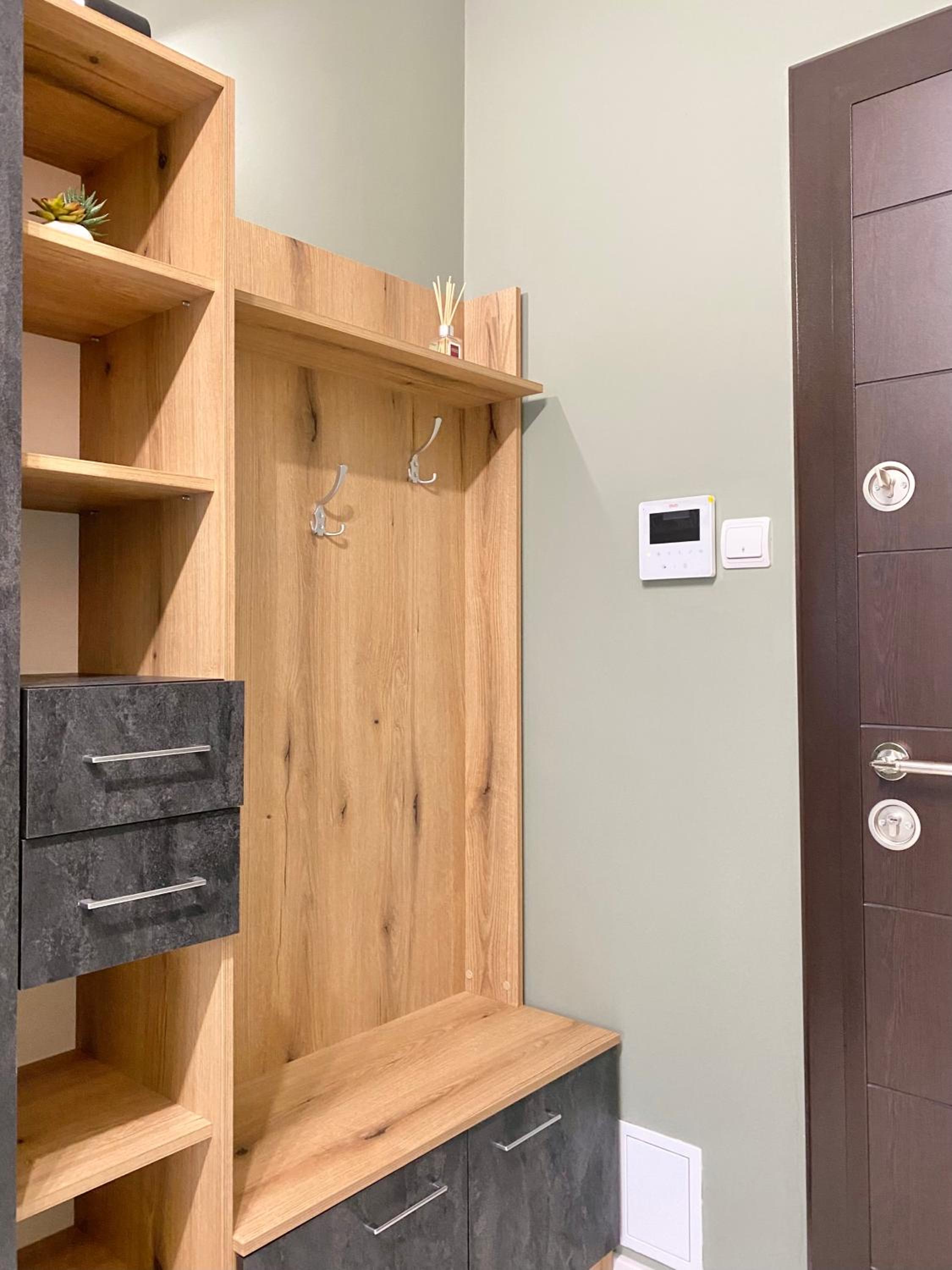Art Apartment for 4 Guests Free Parking & Wifi